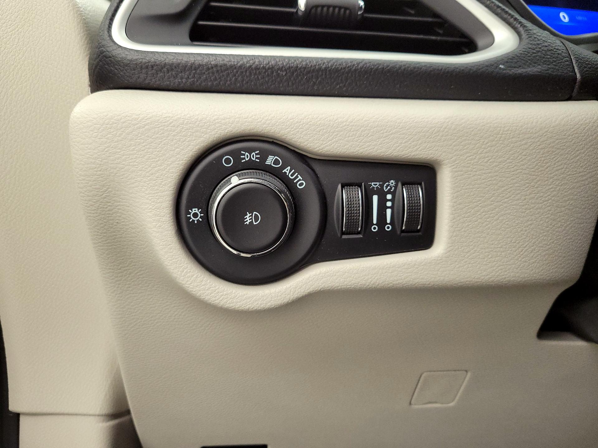 Thumbnail: 2023 Chrysler Pacifica - 13