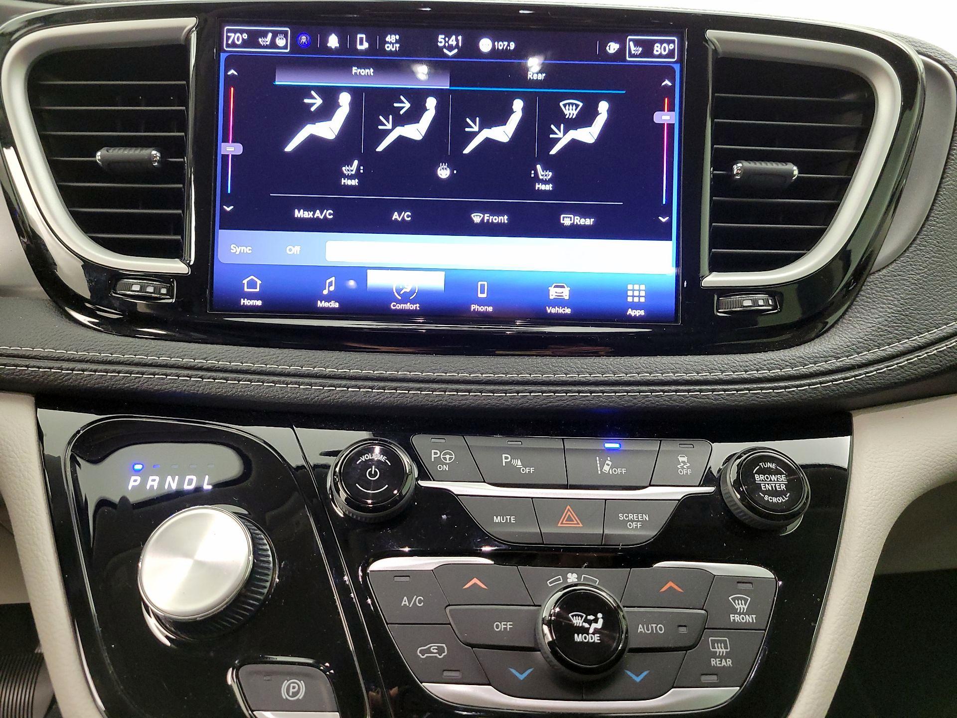 Thumbnail: 2023 Chrysler Pacifica - 16