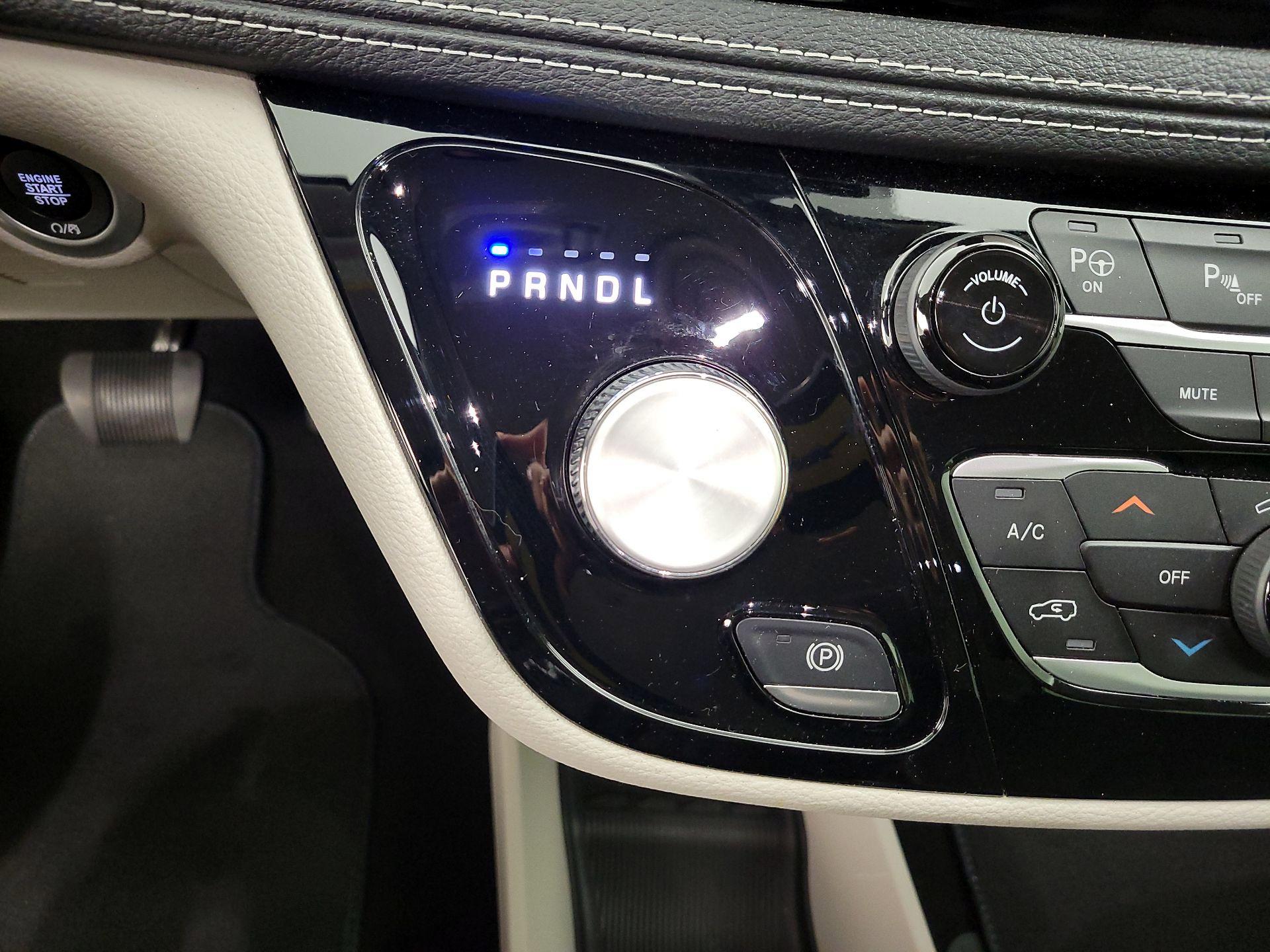 Thumbnail: 2023 Chrysler Pacifica - 17