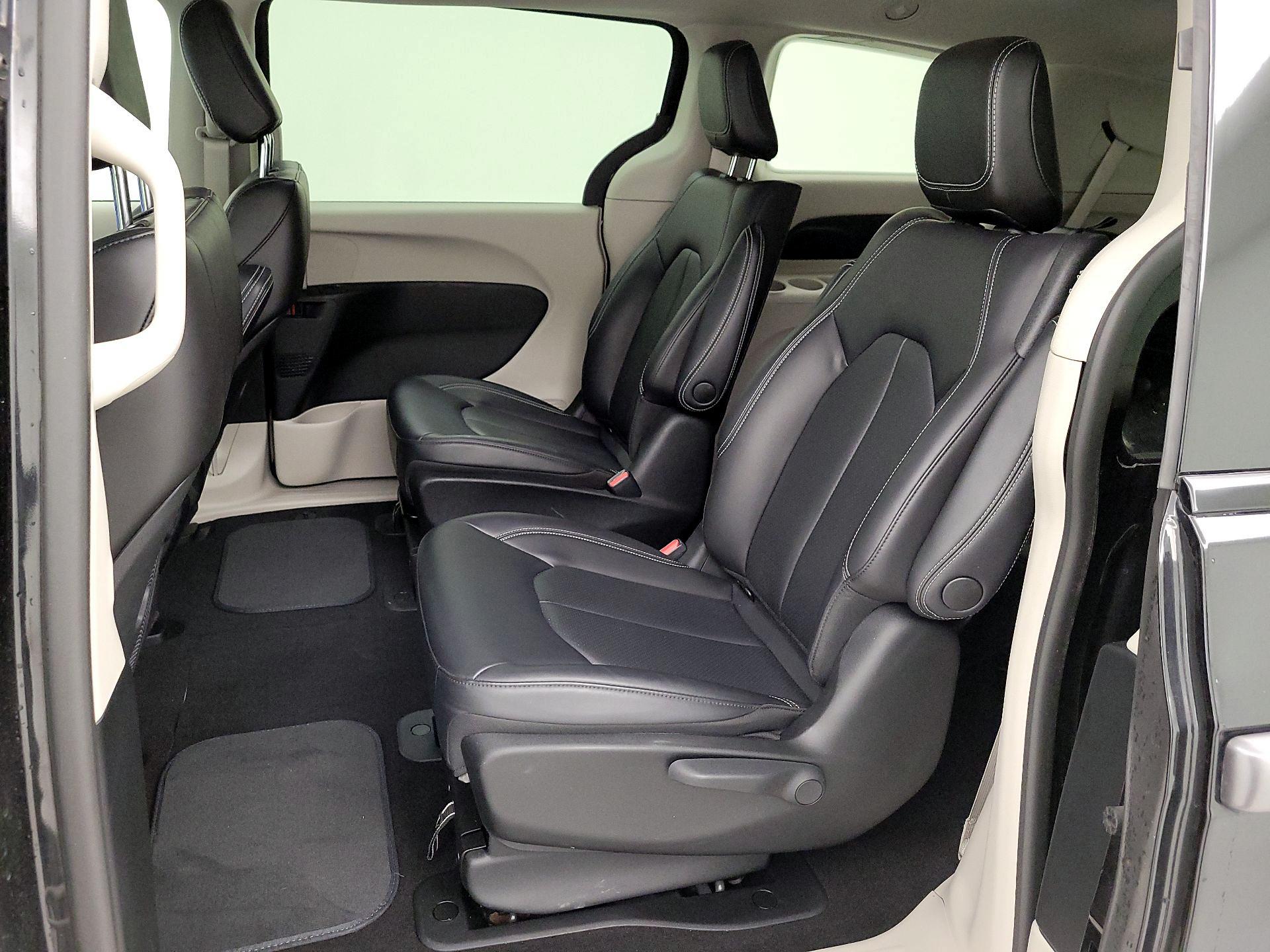 Thumbnail: 2023 Chrysler Pacifica - 19