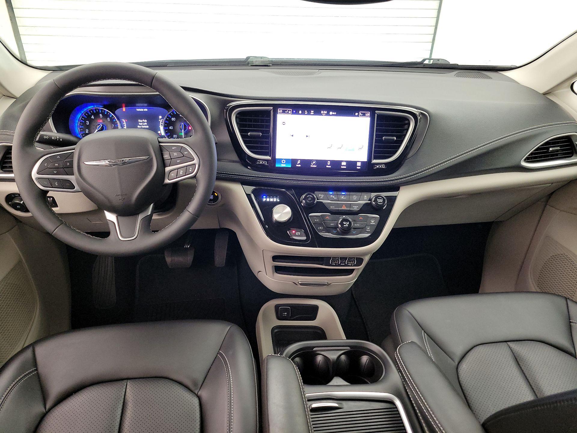 Thumbnail: 2023 Chrysler Pacifica - 9