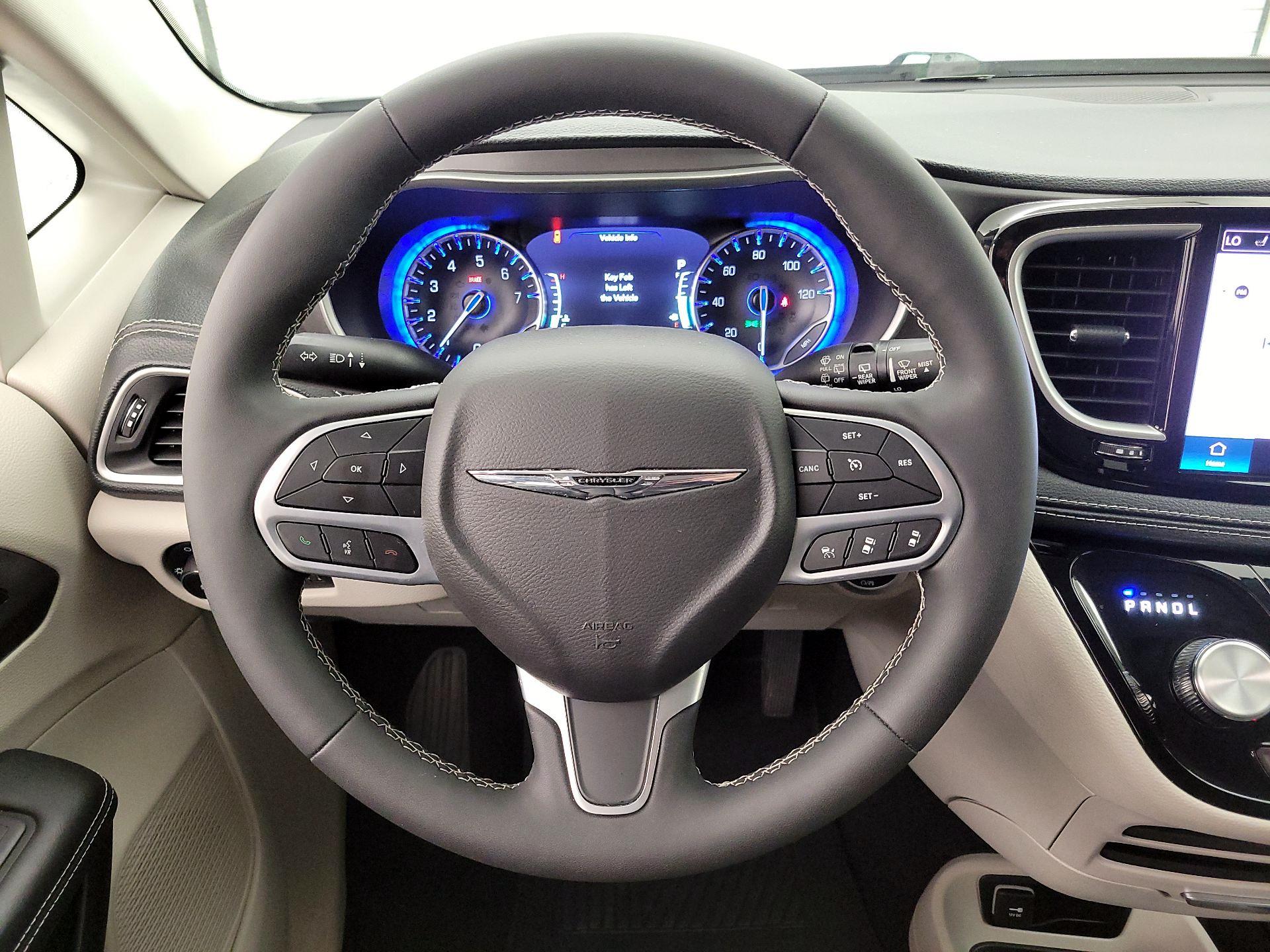 Thumbnail: 2023 Chrysler Pacifica - 10