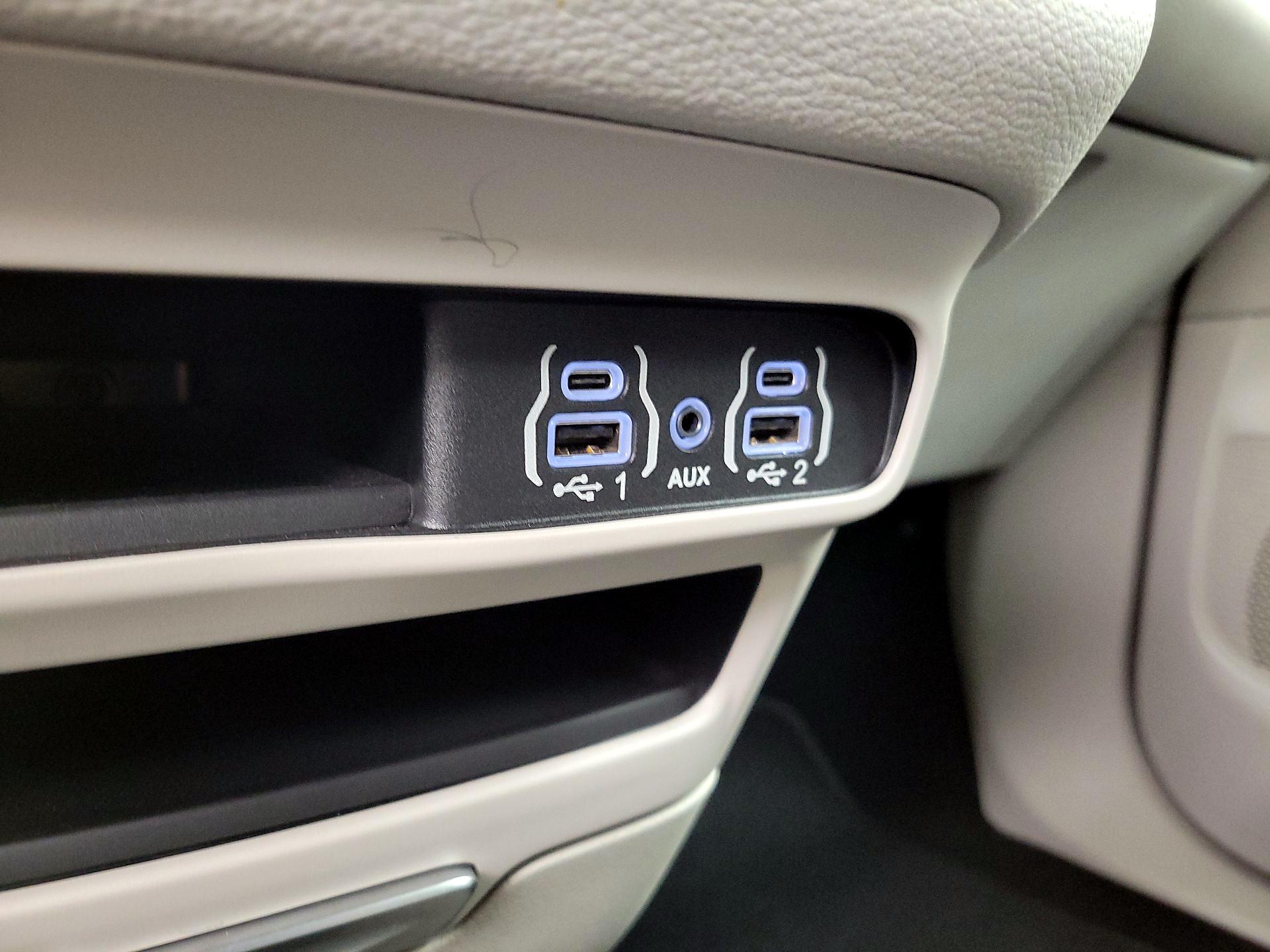 Thumbnail: 2023 Chrysler Pacifica - 18