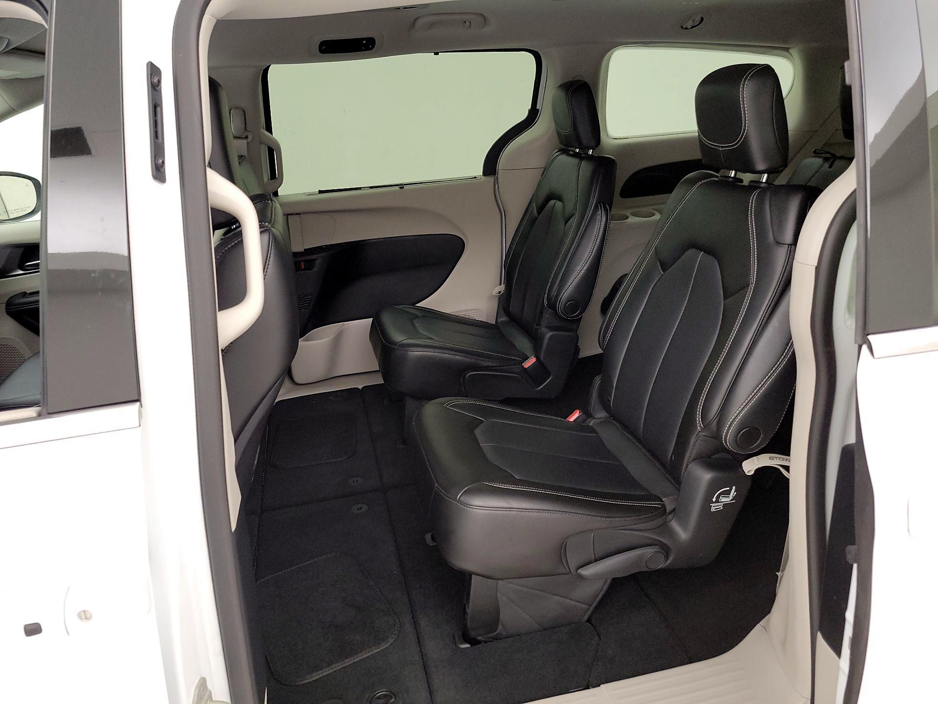 Thumbnail: 2023 Chrysler Pacifica - 19