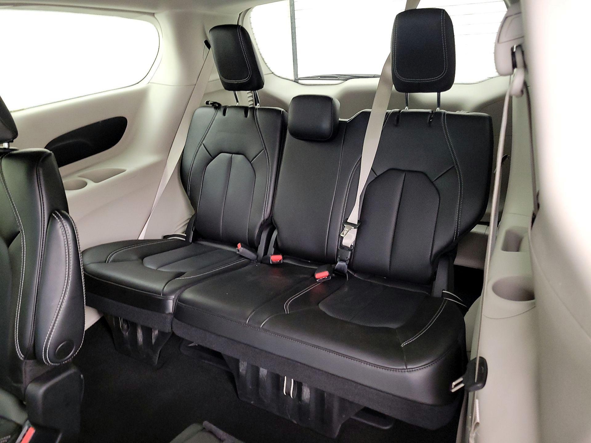 Thumbnail: 2023 Chrysler Pacifica - 20