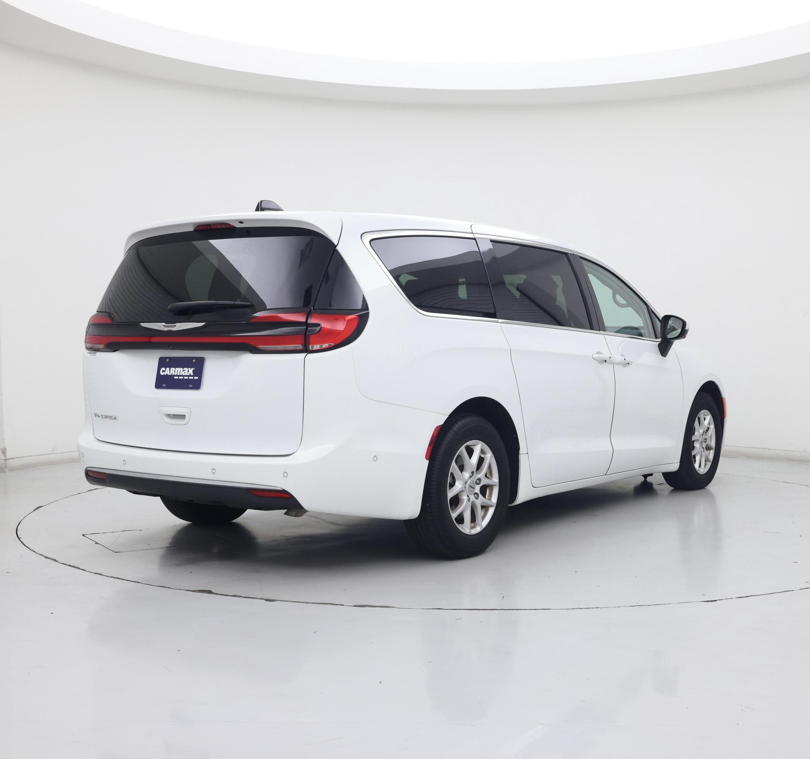 Thumbnail: 2023 Chrysler Pacifica - 8