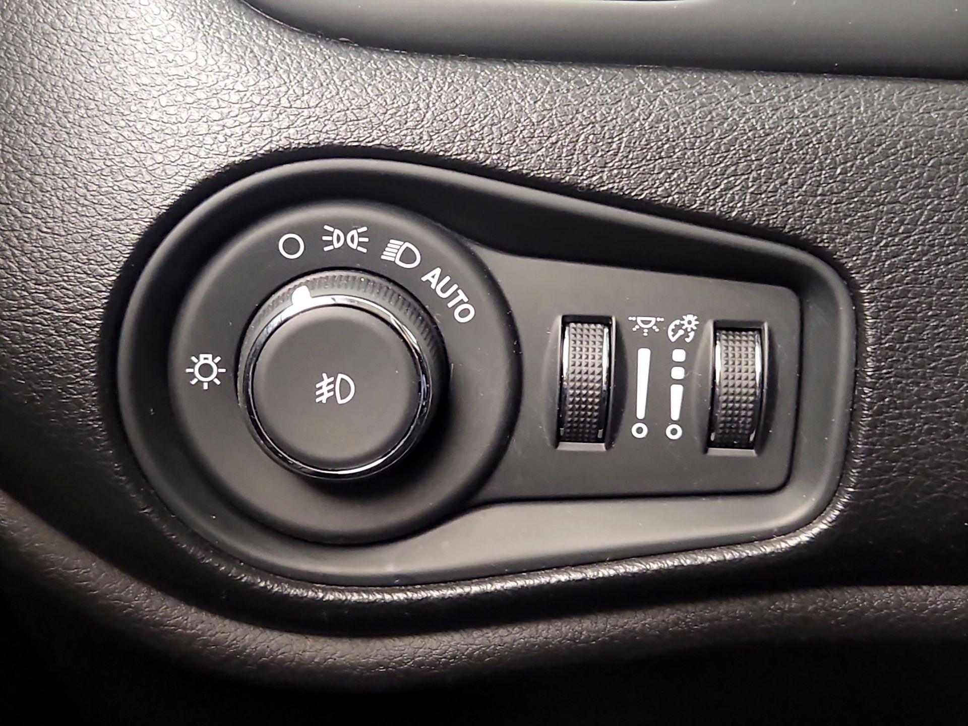 Thumbnail: 2020 Jeep Renegade - 13