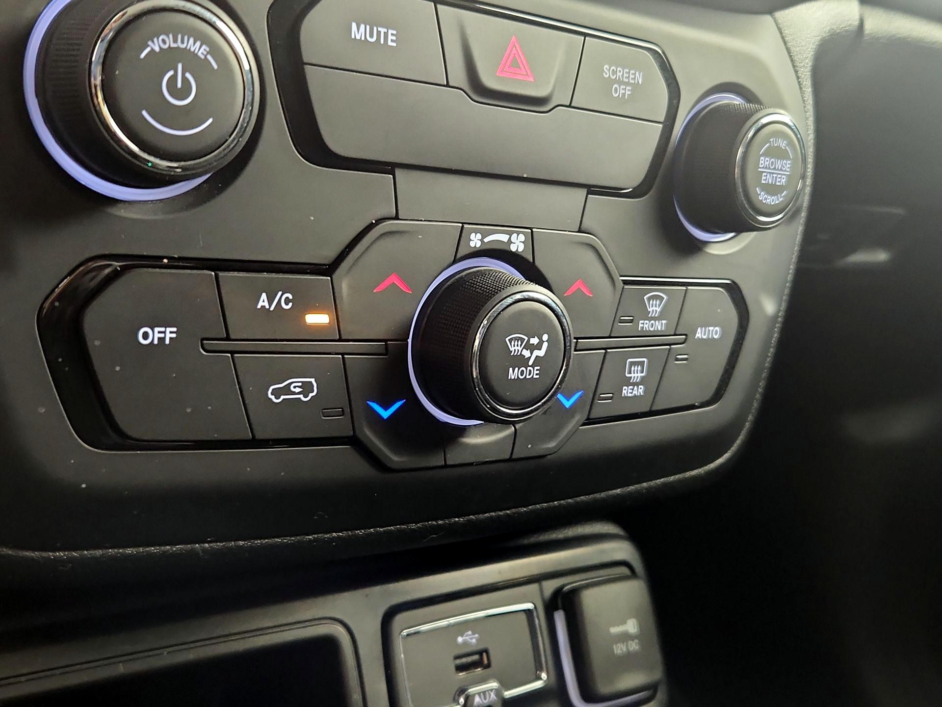 Thumbnail: 2020 Jeep Renegade - 16