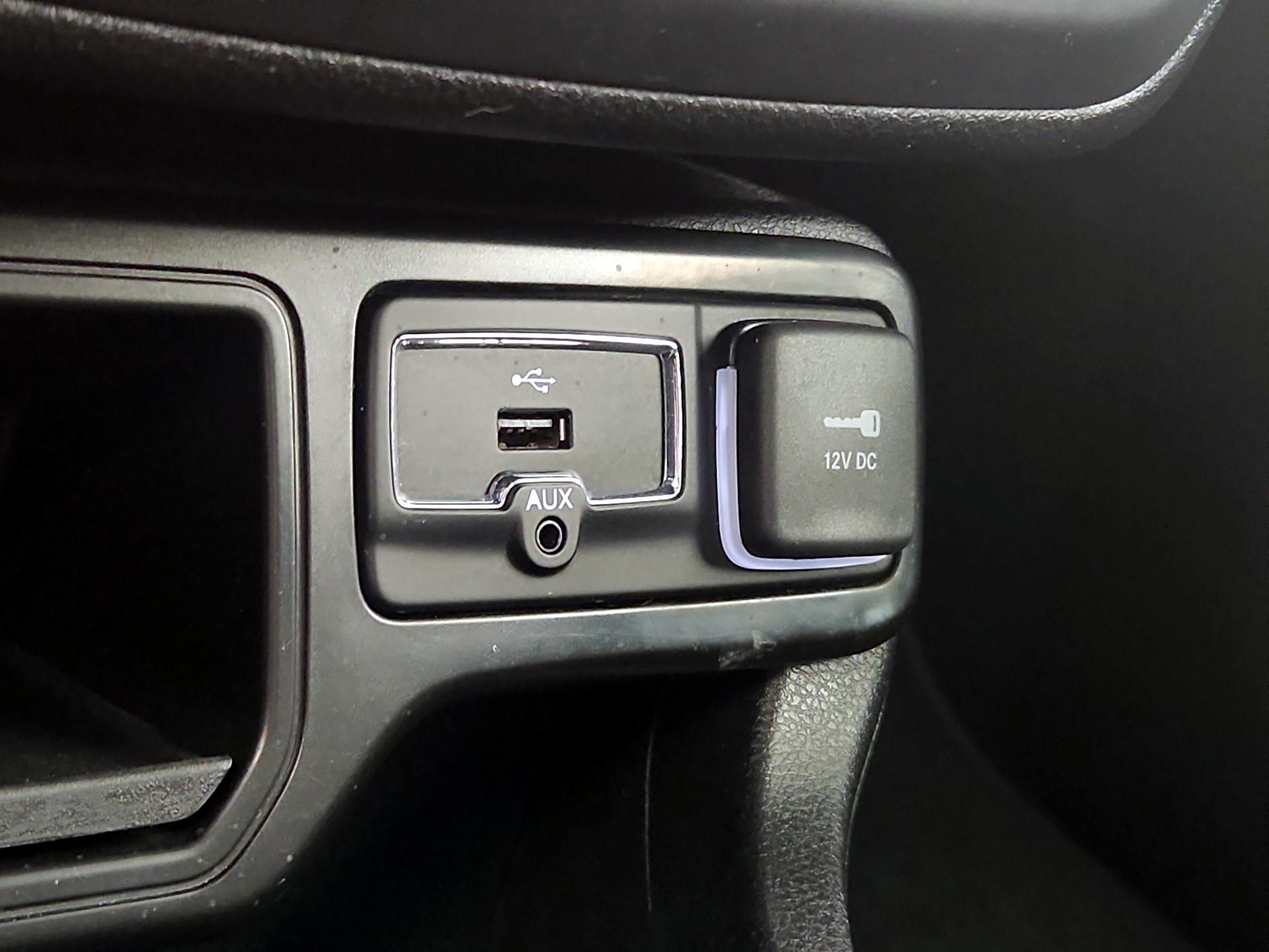 Thumbnail: 2020 Jeep Renegade - 18