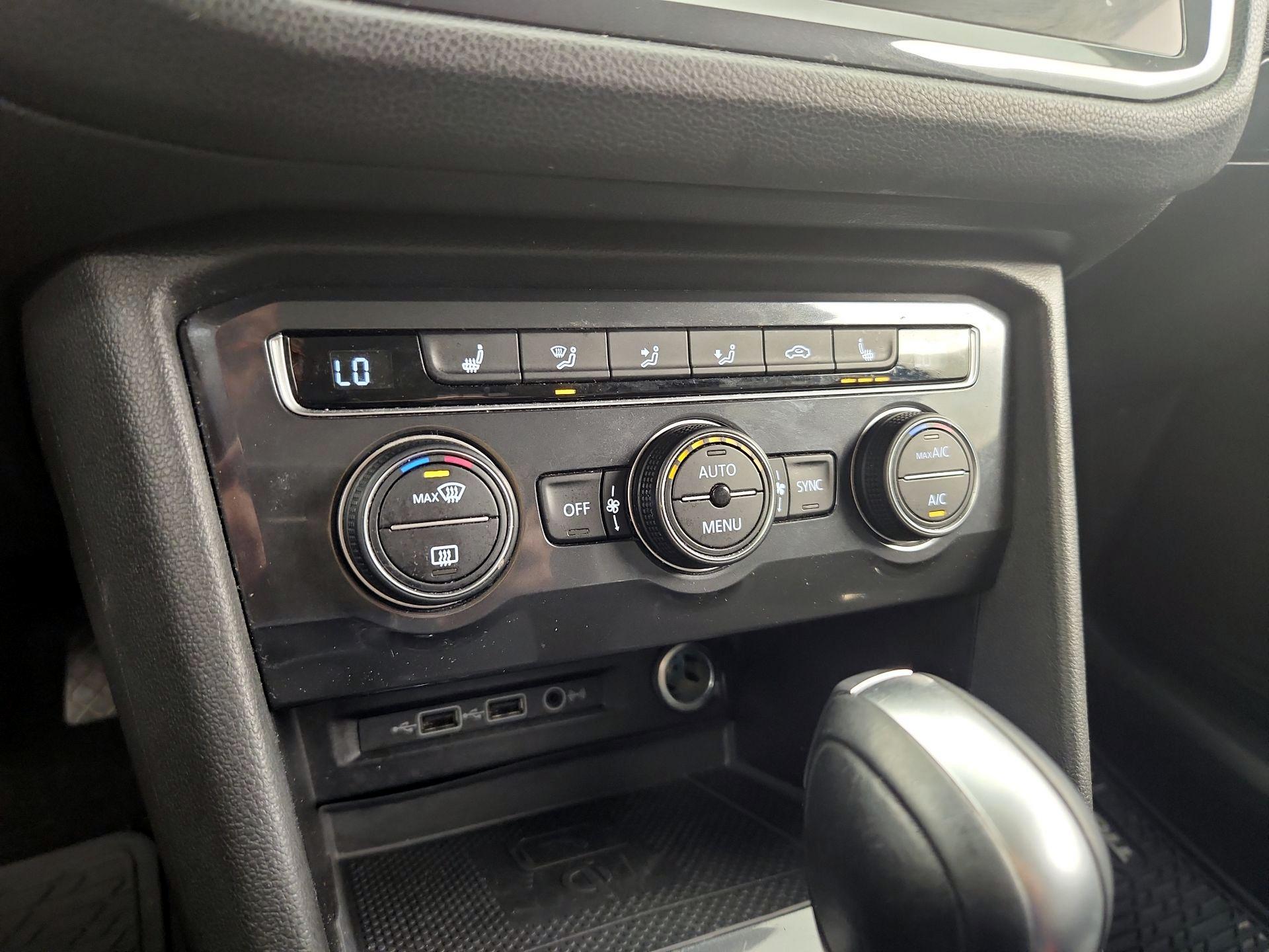 Thumbnail: 2020 Volkswagen Tiguan - 16