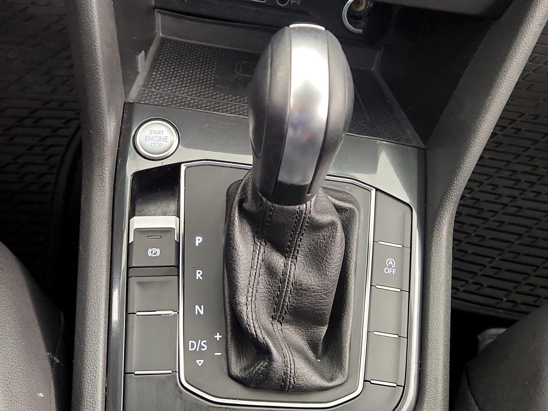 Thumbnail: 2020 Volkswagen Tiguan - 17