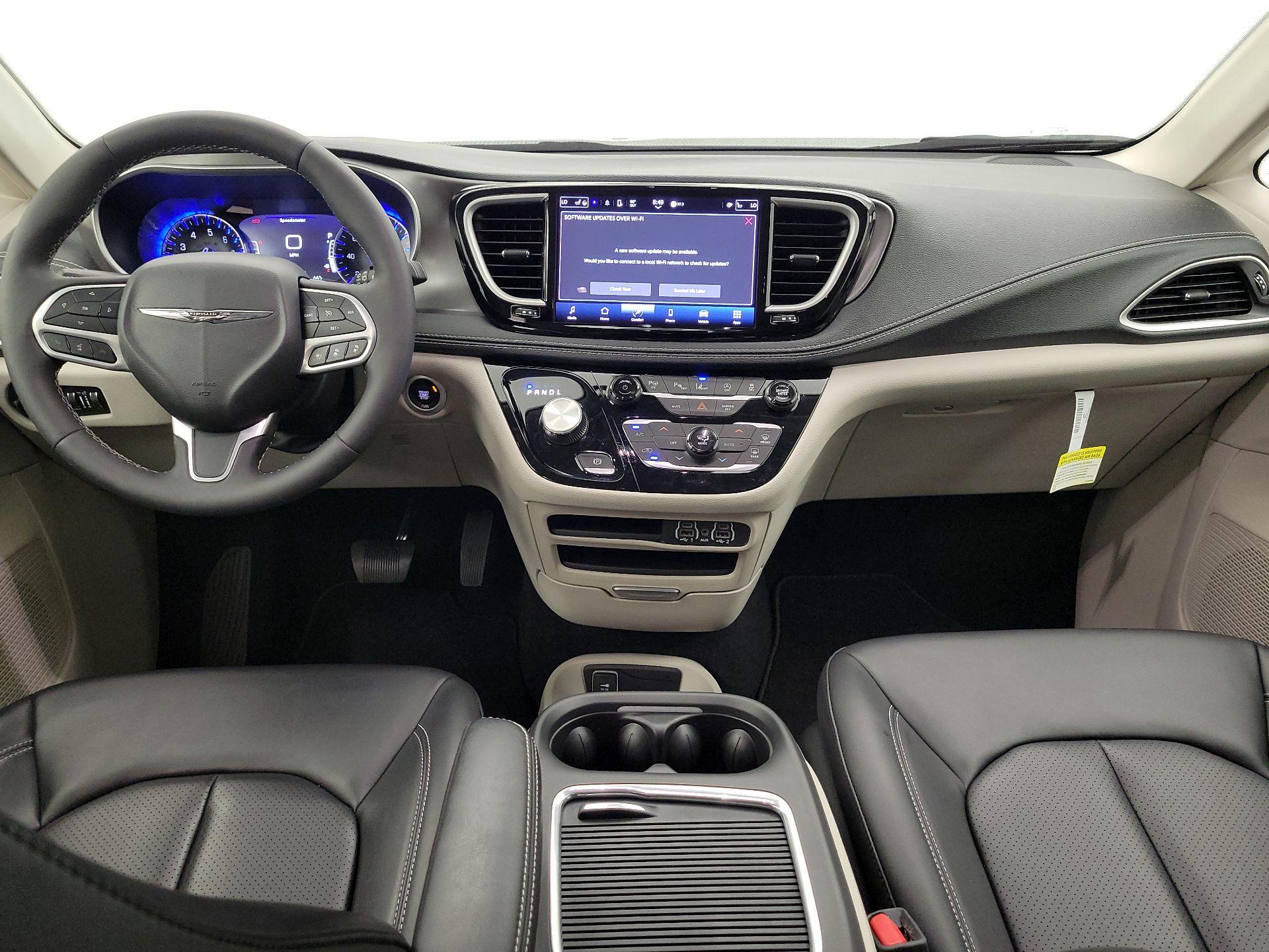 Thumbnail: 2023 Chrysler Pacifica - 9