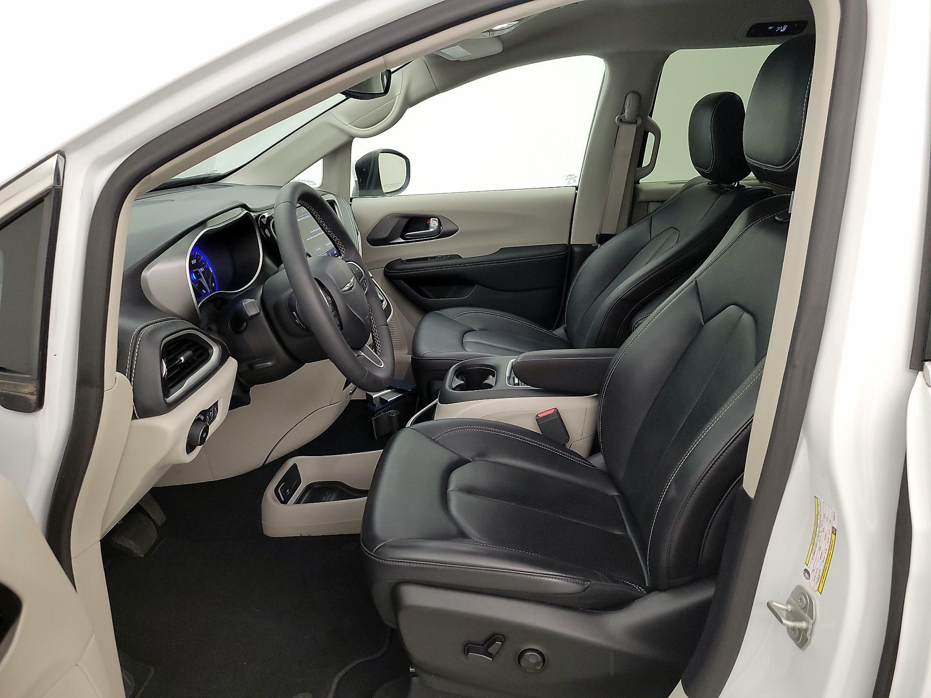 Thumbnail: 2023 Chrysler Pacifica - 11