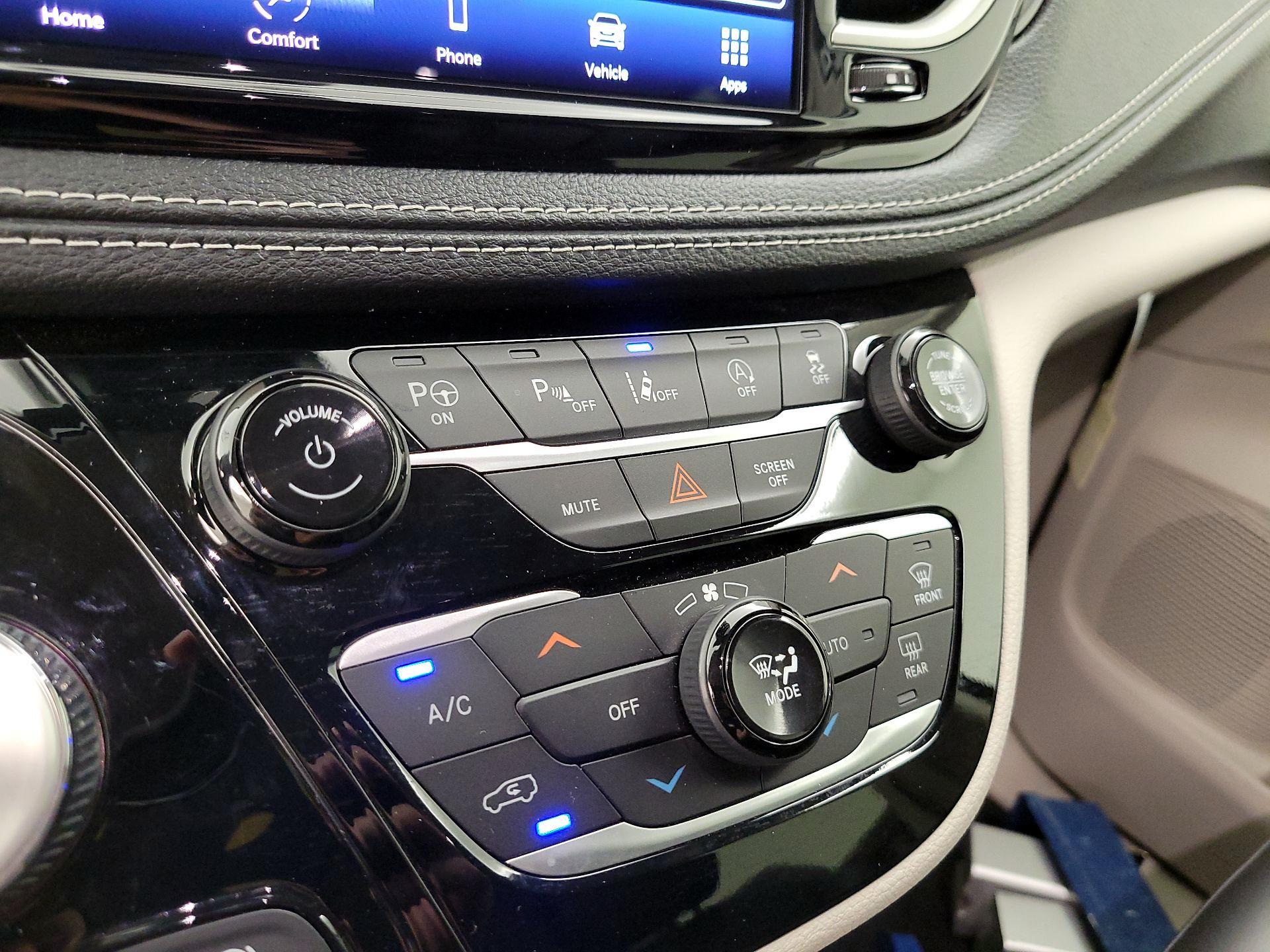 Thumbnail: 2023 Chrysler Pacifica - 16