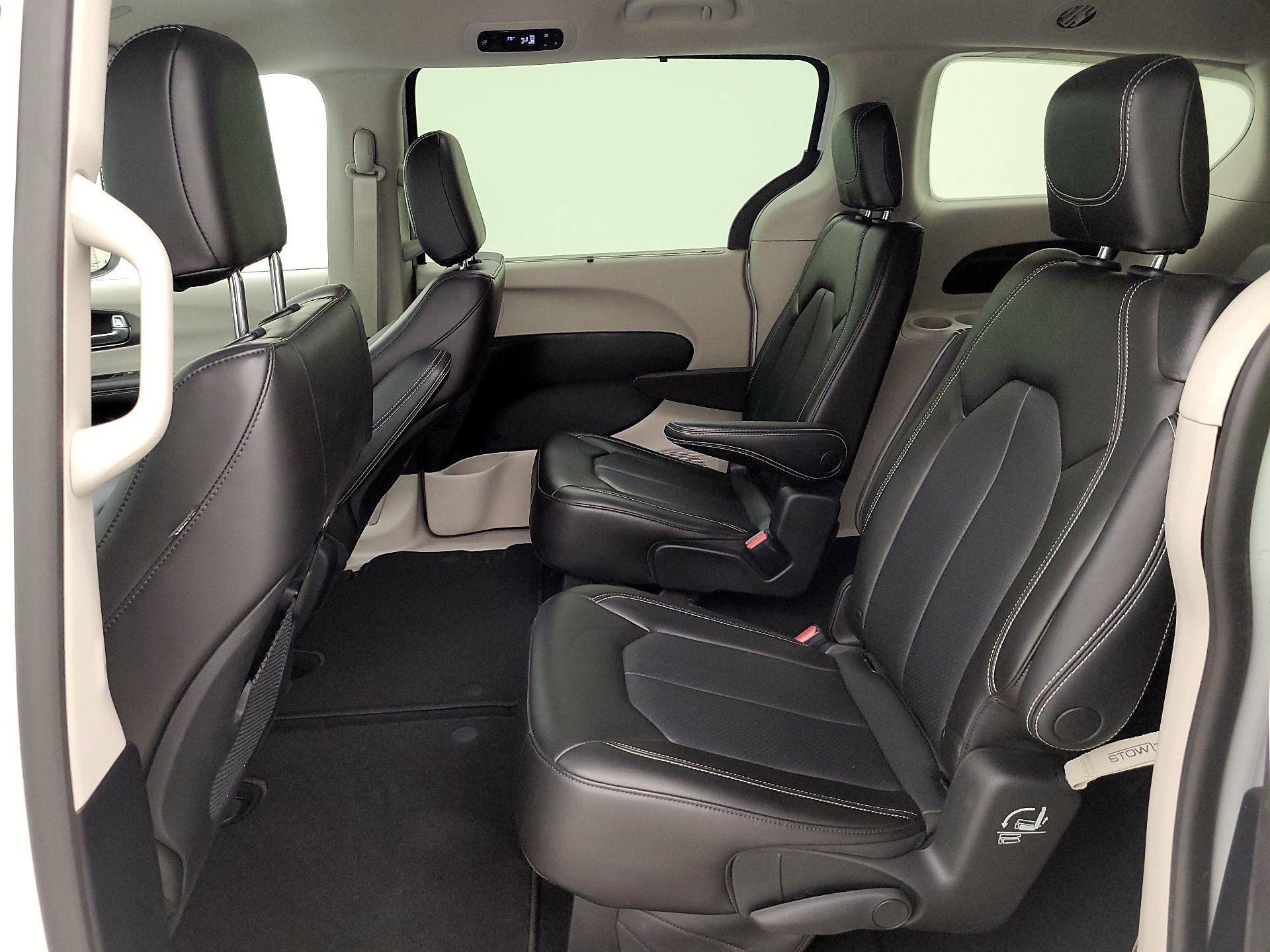 Thumbnail: 2023 Chrysler Pacifica - 19