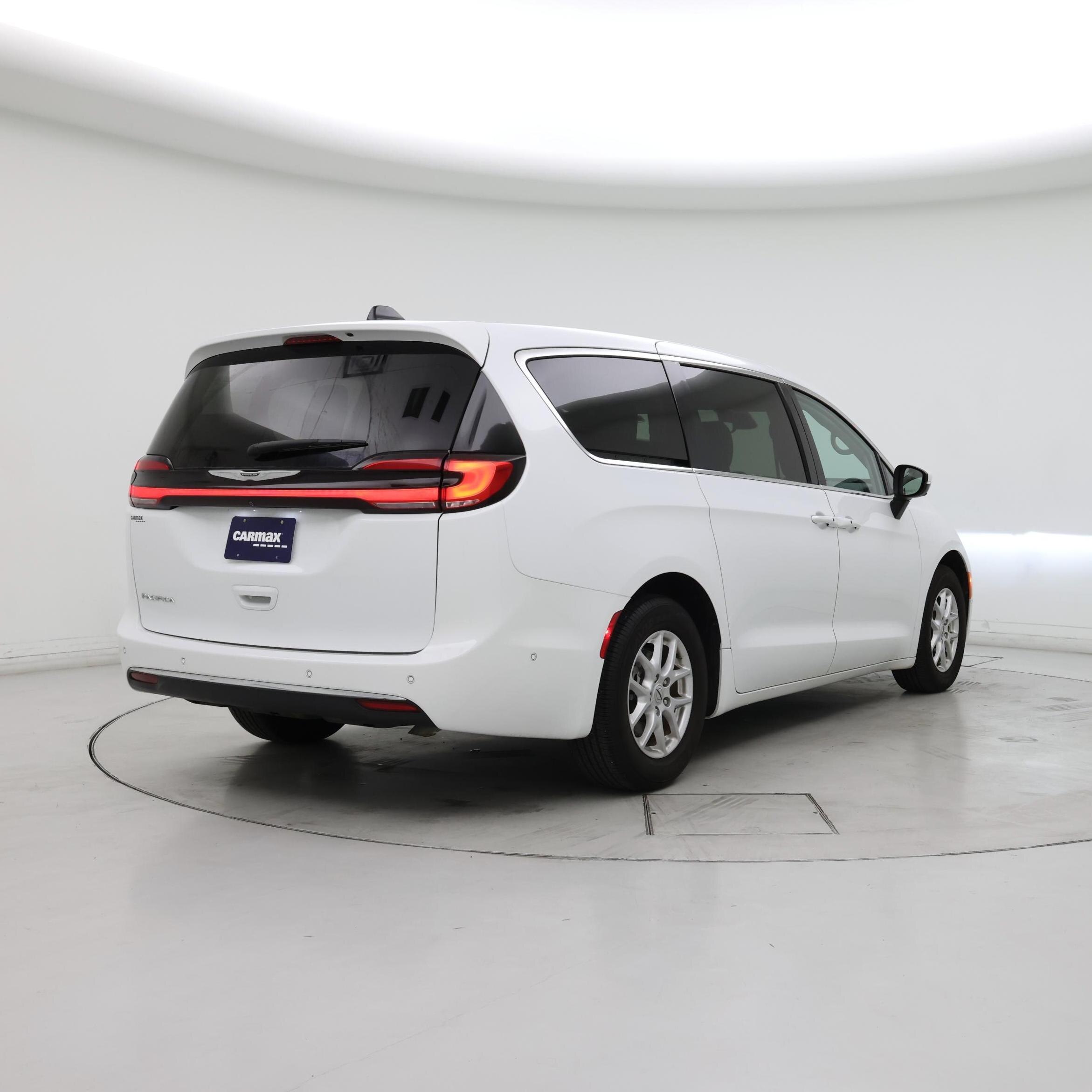 Thumbnail: 2023 Chrysler Pacifica - 8