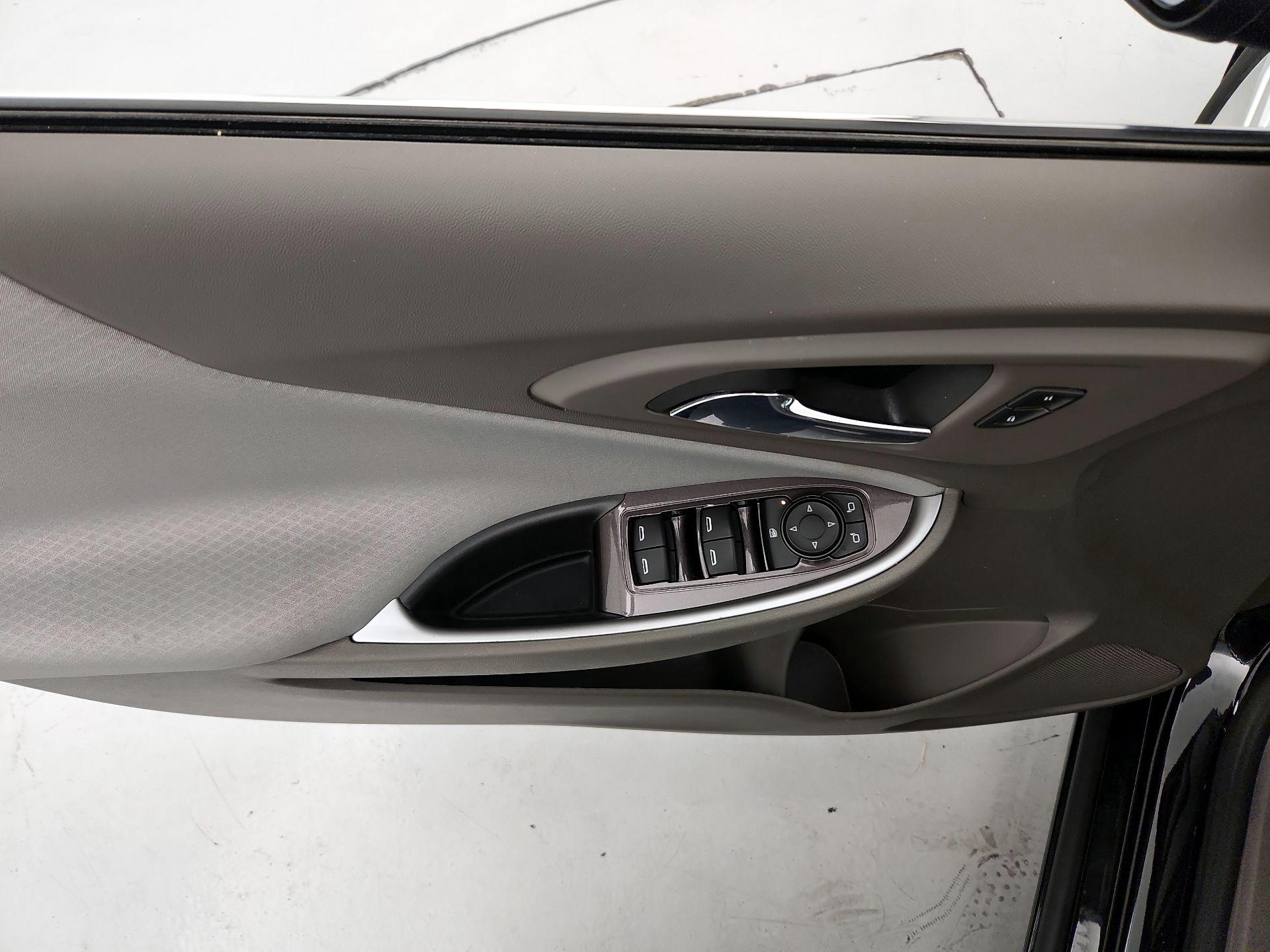 Thumbnail: 2022 Chevrolet Malibu - 12