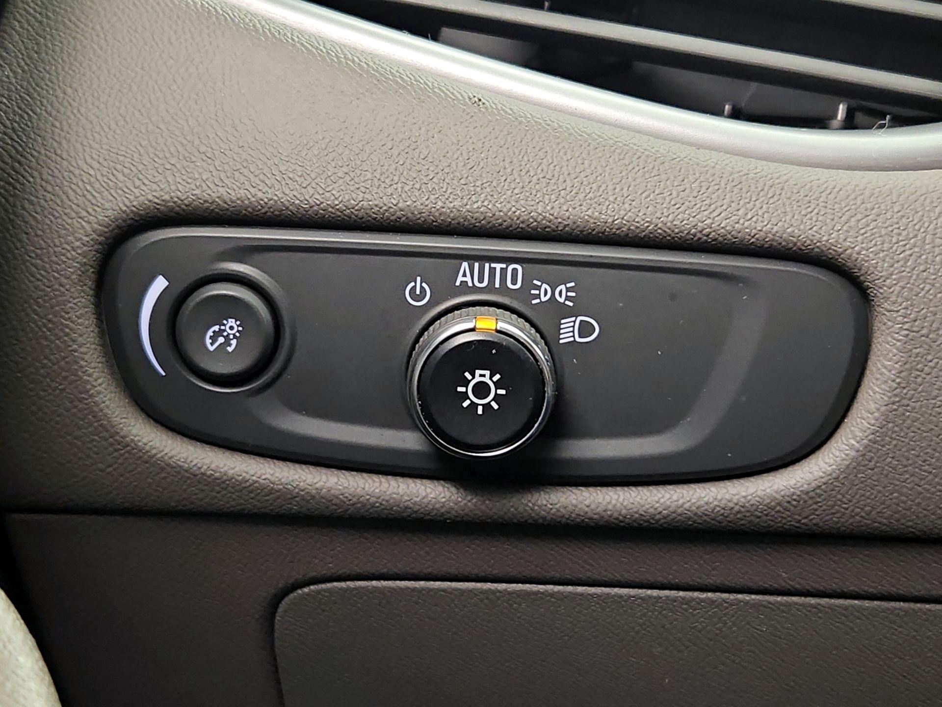 Thumbnail: 2022 Chevrolet Malibu - 13