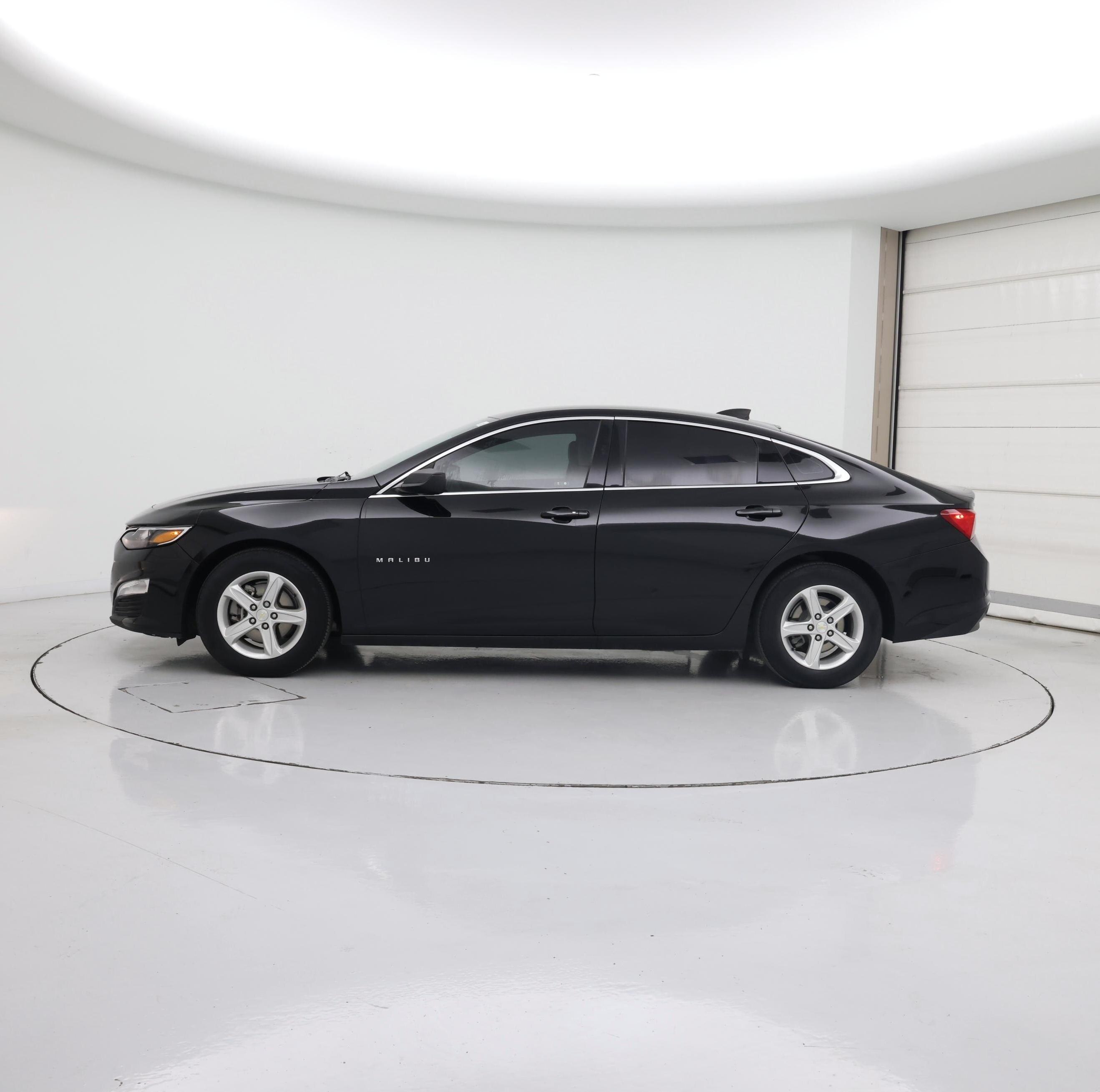 Thumbnail: 2022 Chevrolet Malibu - 3