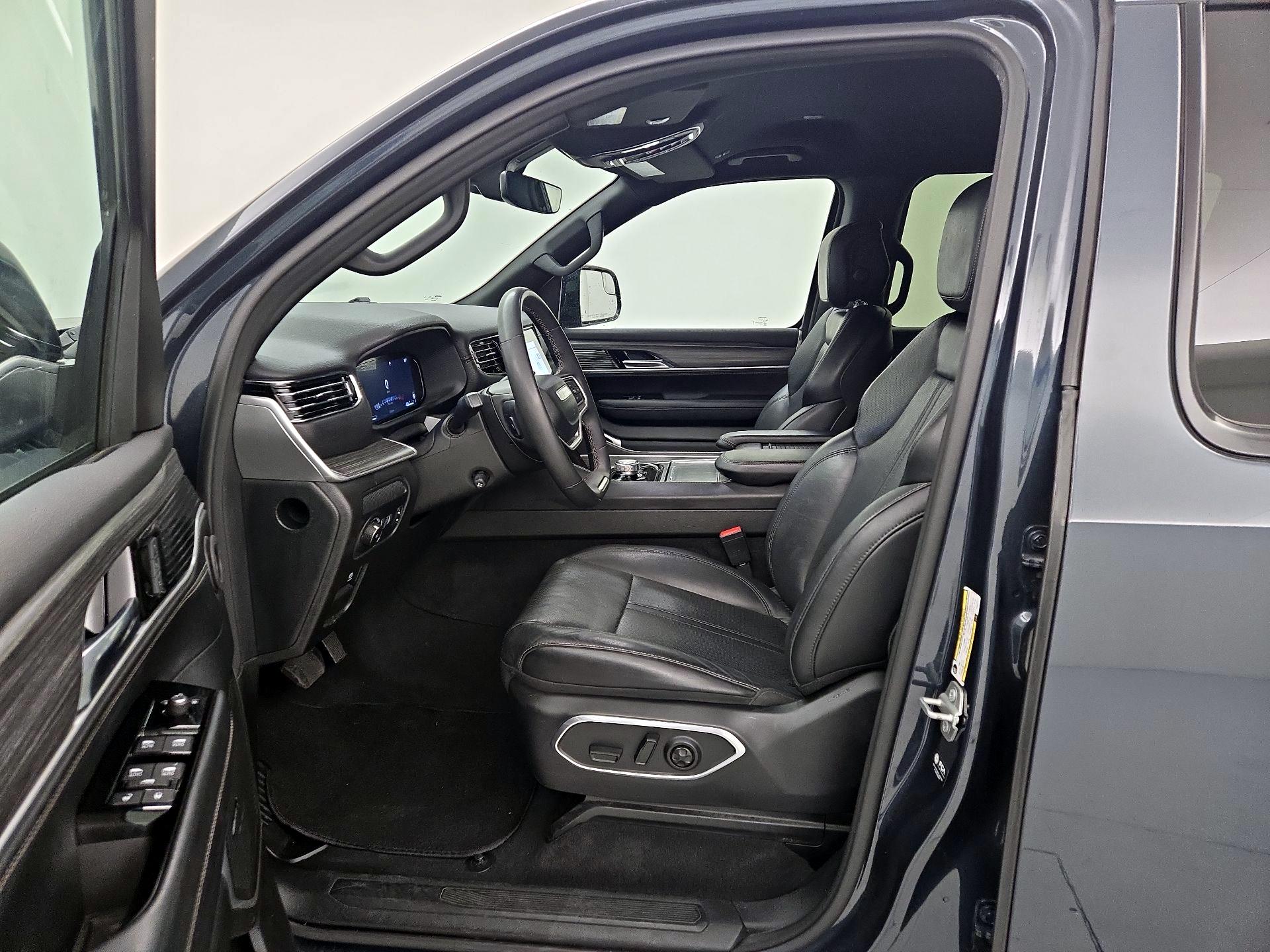 Thumbnail: 2023 Jeep Wagoneer - 11