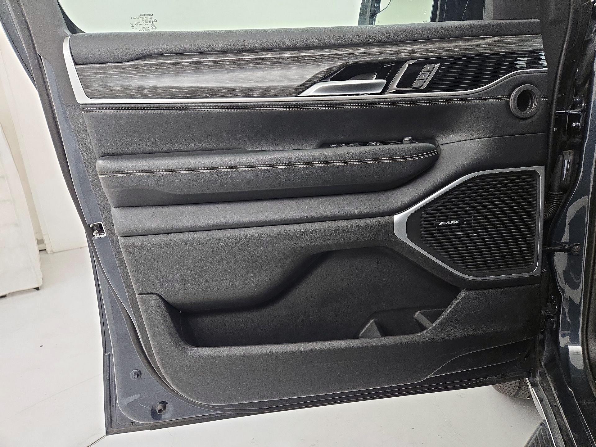 Thumbnail: 2023 Jeep Wagoneer - 12