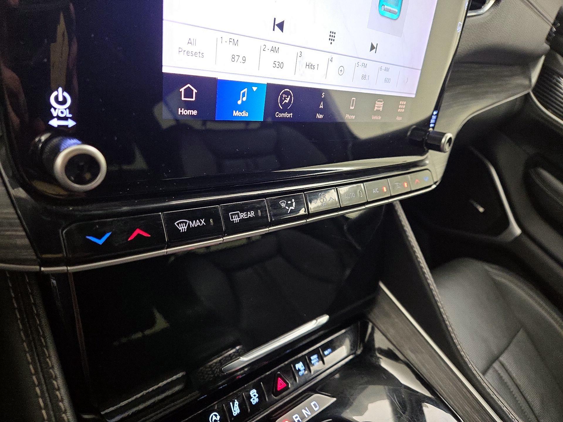 Thumbnail: 2023 Jeep Wagoneer - 17