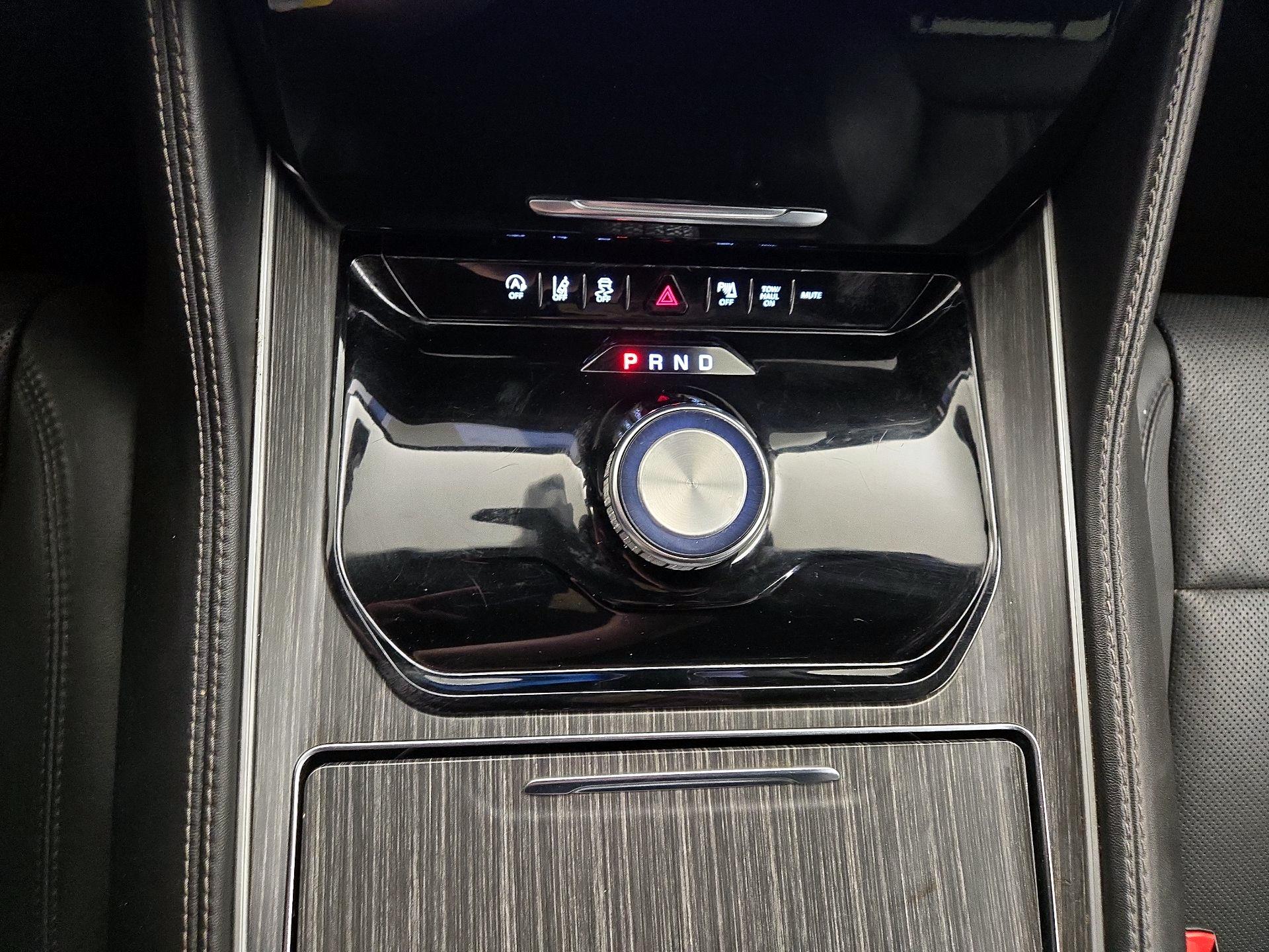 Thumbnail: 2023 Jeep Wagoneer - 18