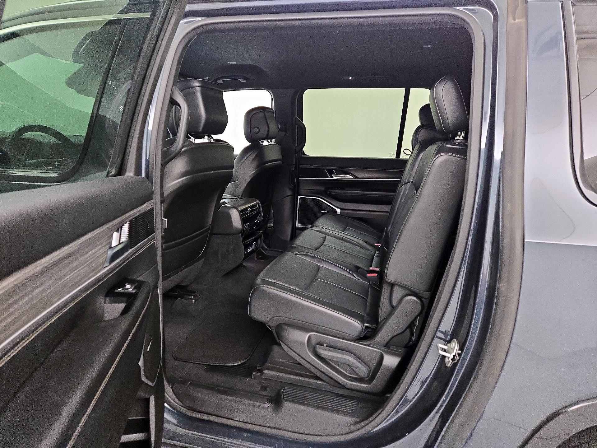 Thumbnail: 2023 Jeep Wagoneer - 20