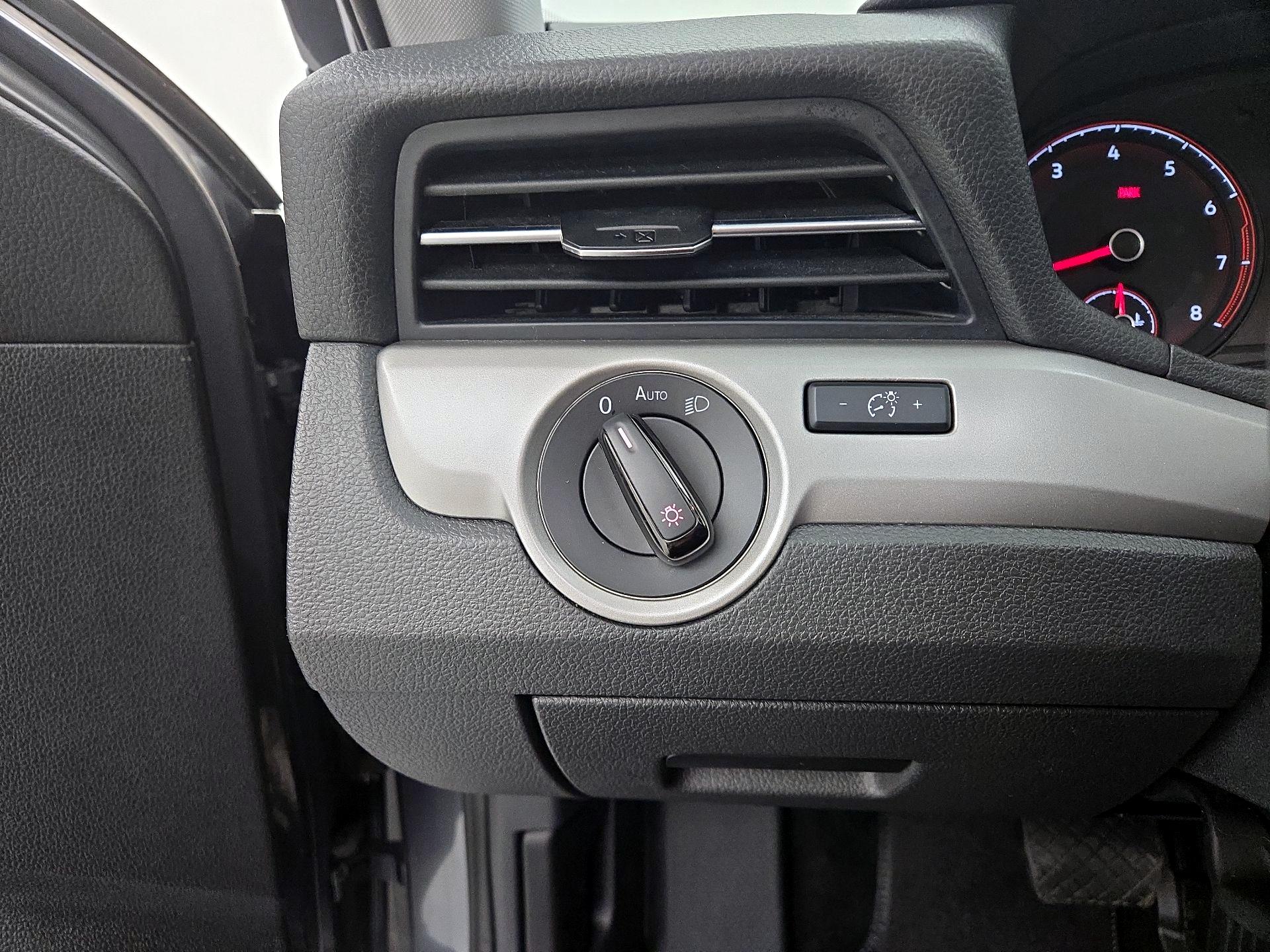 Thumbnail: 2021 Volkswagen Passat - 13