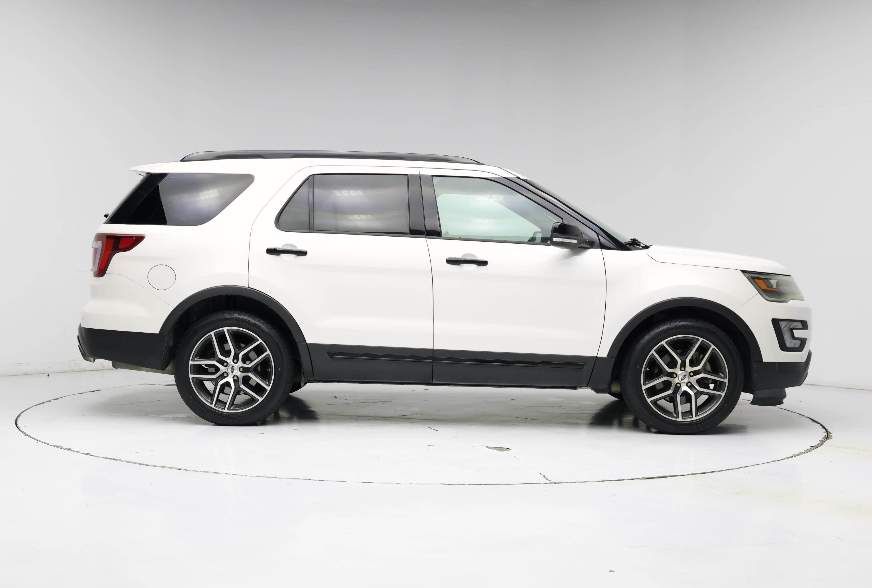 Thumbnail: 2017 Ford Explorer - 7