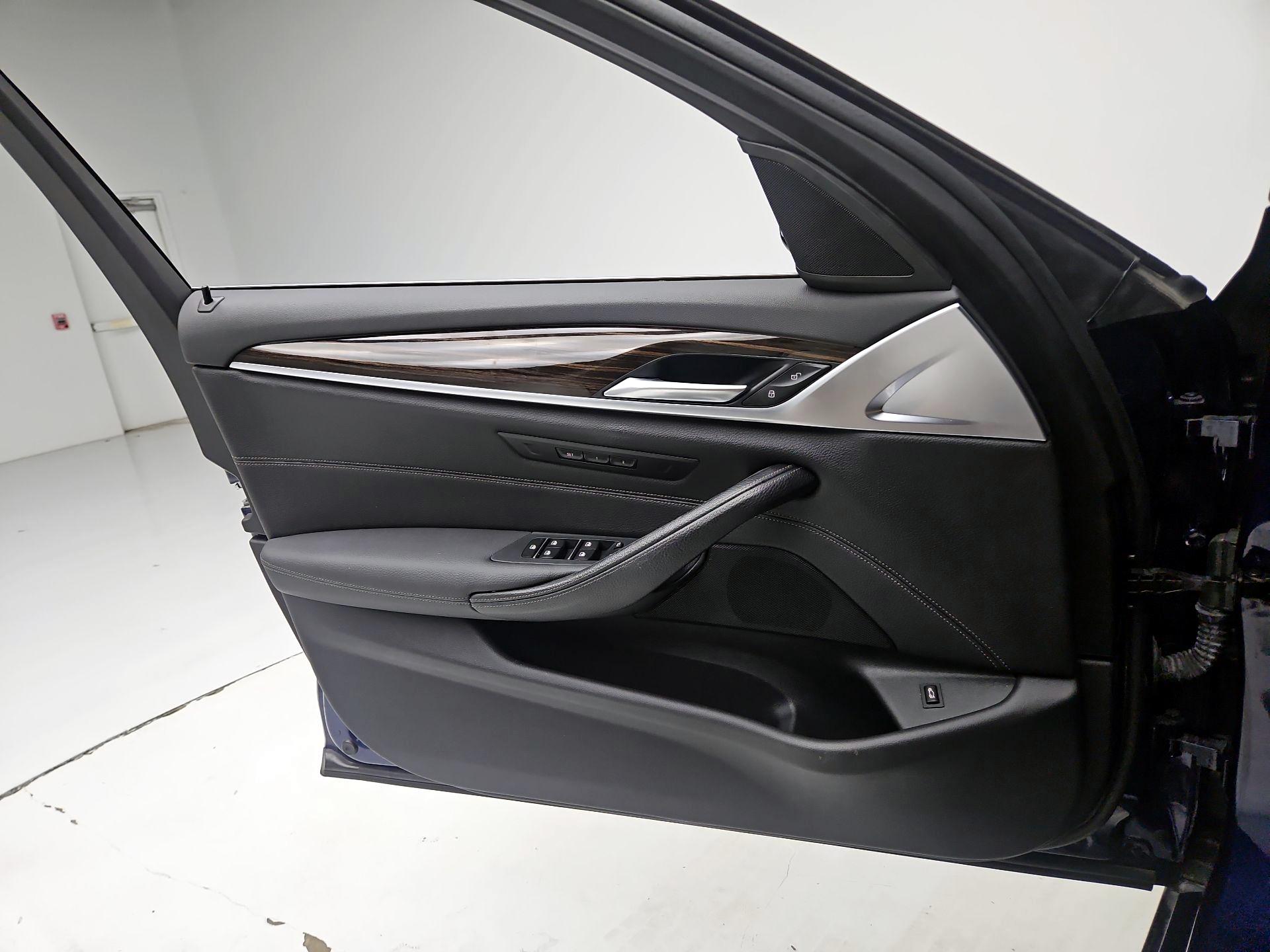 Thumbnail: 2017 BMW 5 Series - 12