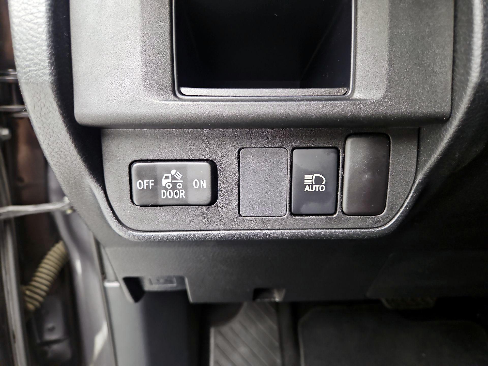 Thumbnail: 2018 Toyota Tacoma - 13