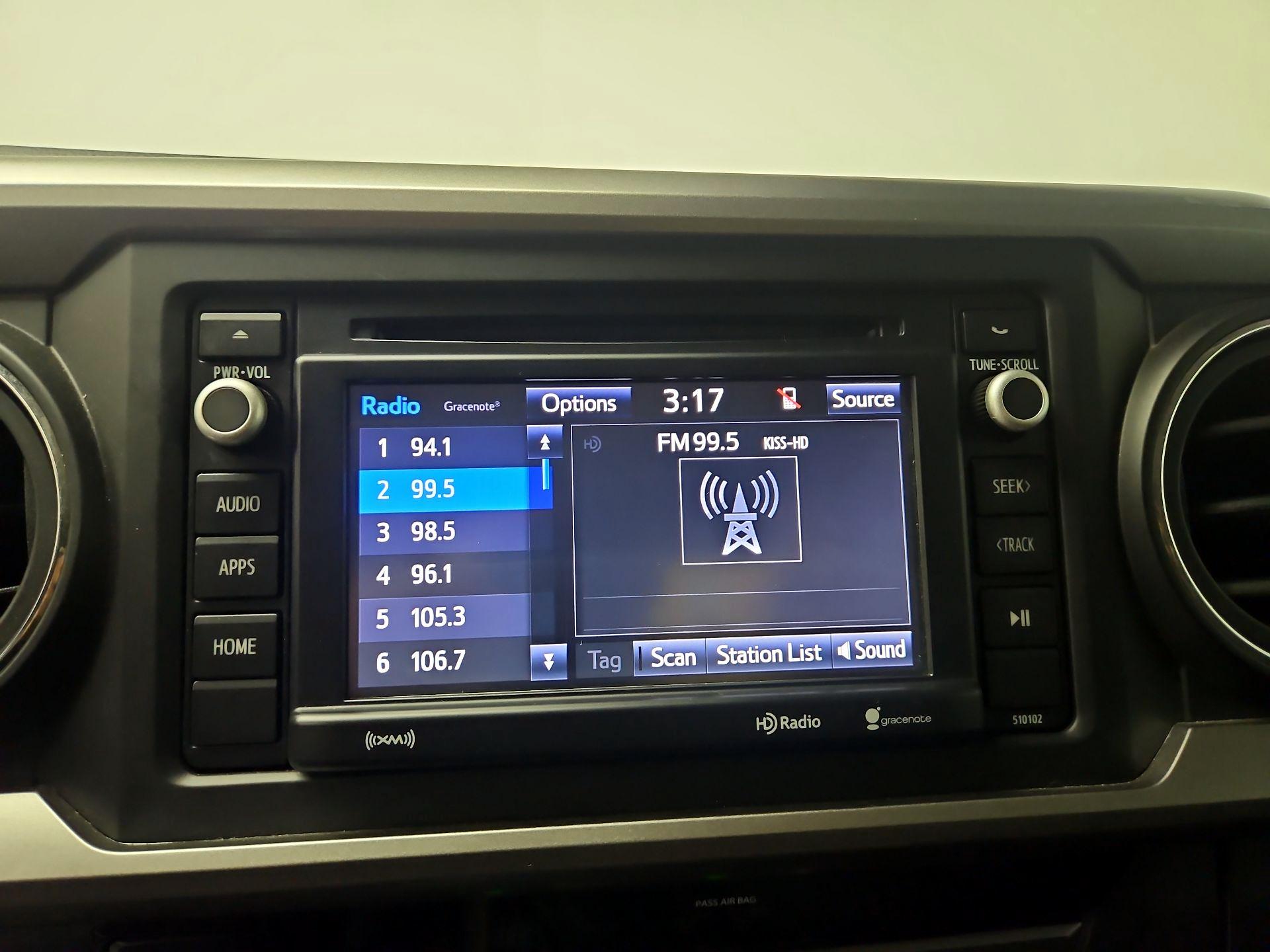 Thumbnail: 2018 Toyota Tacoma - 15