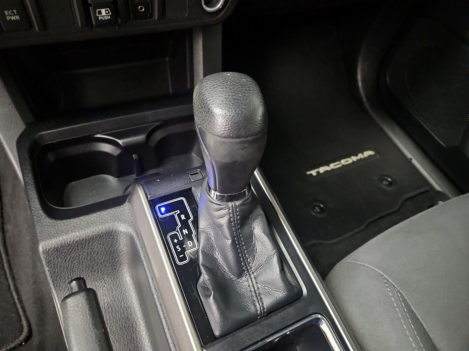 Thumbnail: 2018 Toyota Tacoma - 17