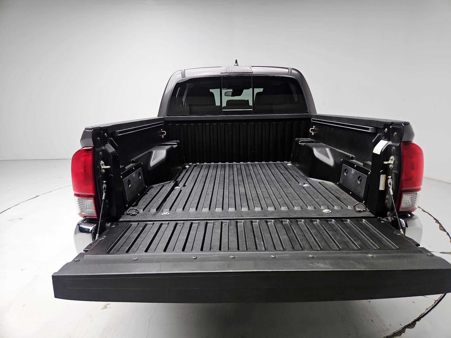 Thumbnail: 2018 Toyota Tacoma - 20