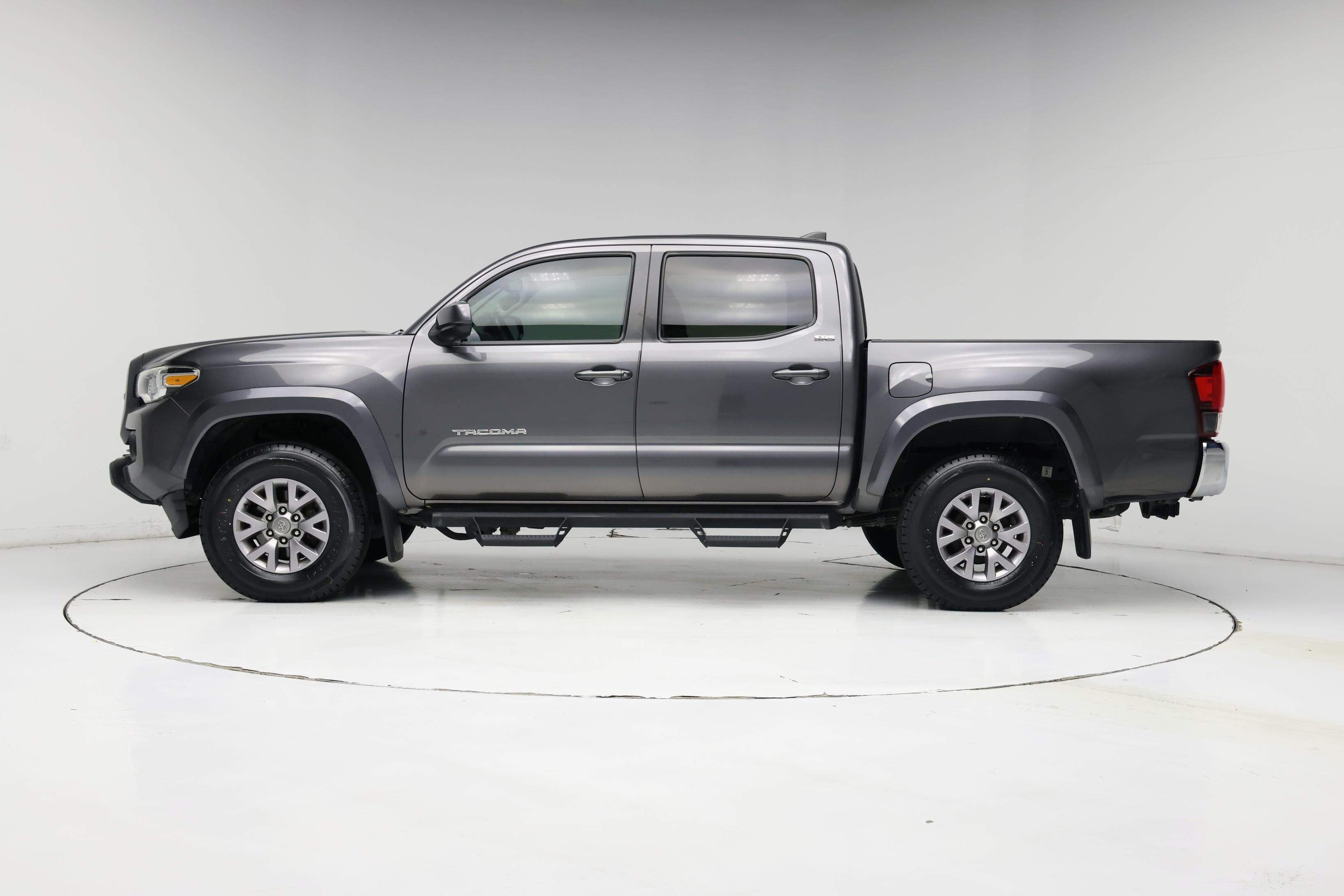 Thumbnail: 2018 Toyota Tacoma - 3