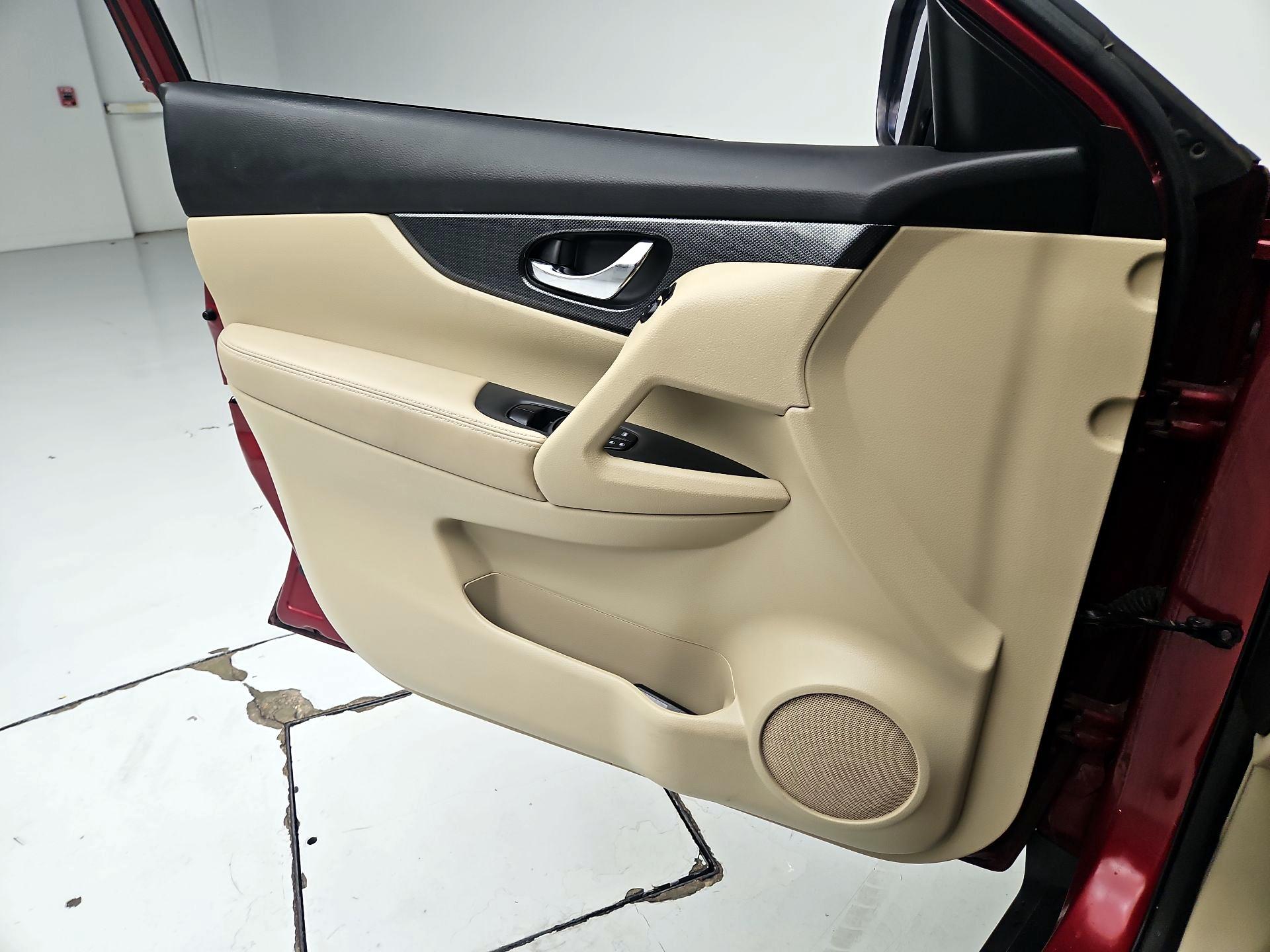 Thumbnail: 2016 Nissan Rogue - 12