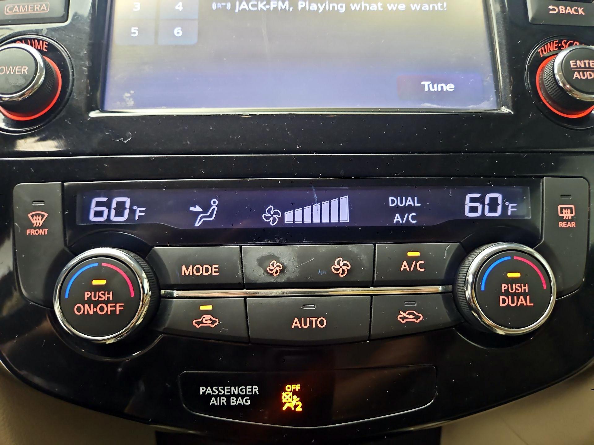 Thumbnail: 2016 Nissan Rogue - 16