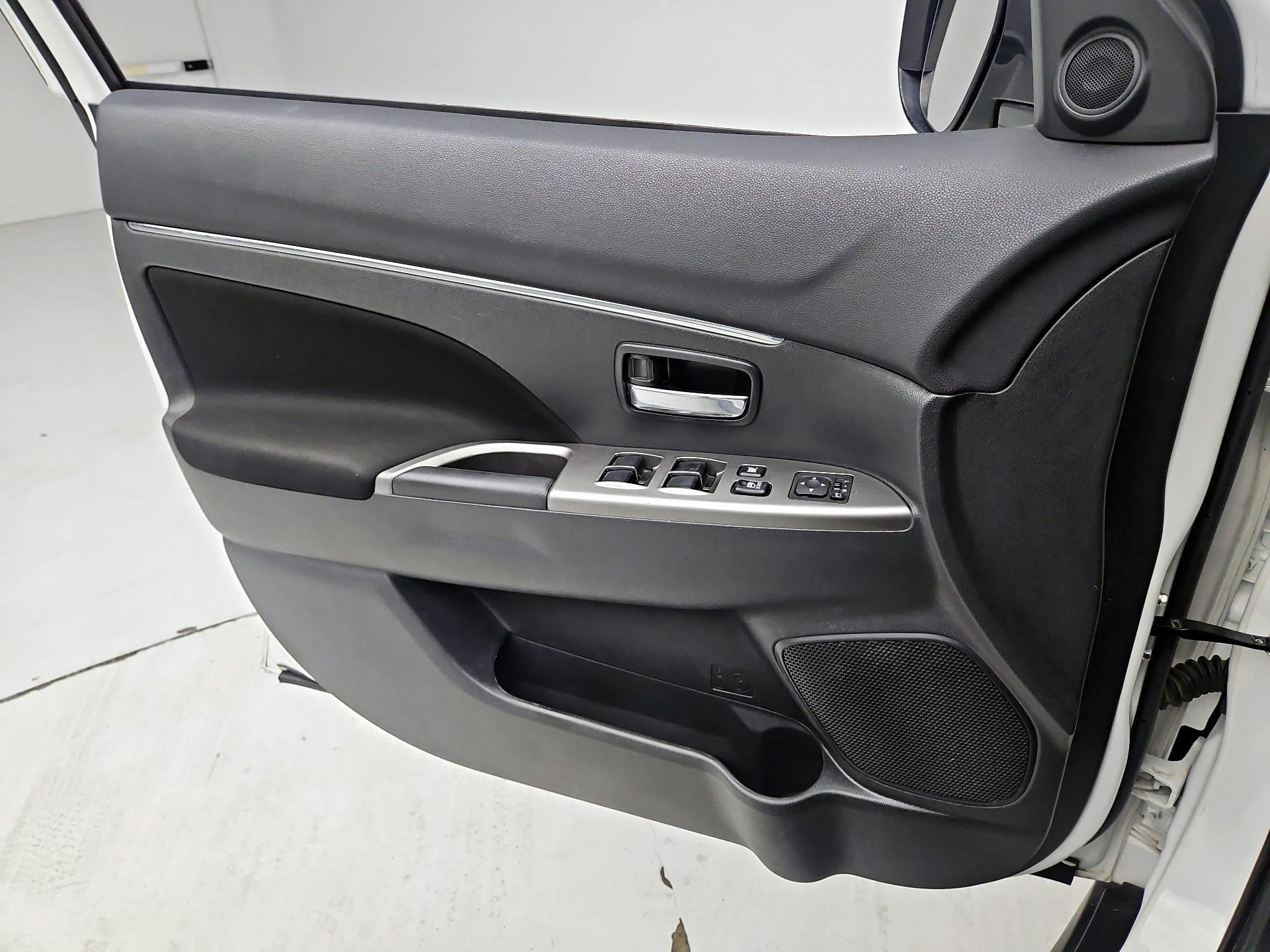 Thumbnail: 2020 Mitsubishi Outlander Sport - 12