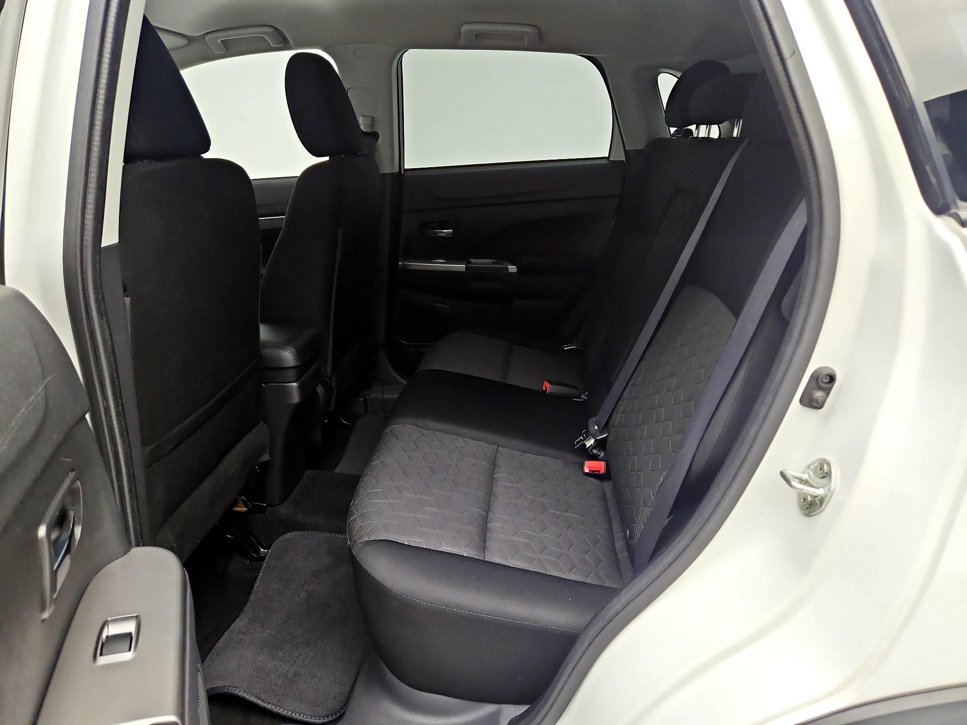 Thumbnail: 2020 Mitsubishi Outlander Sport - 18