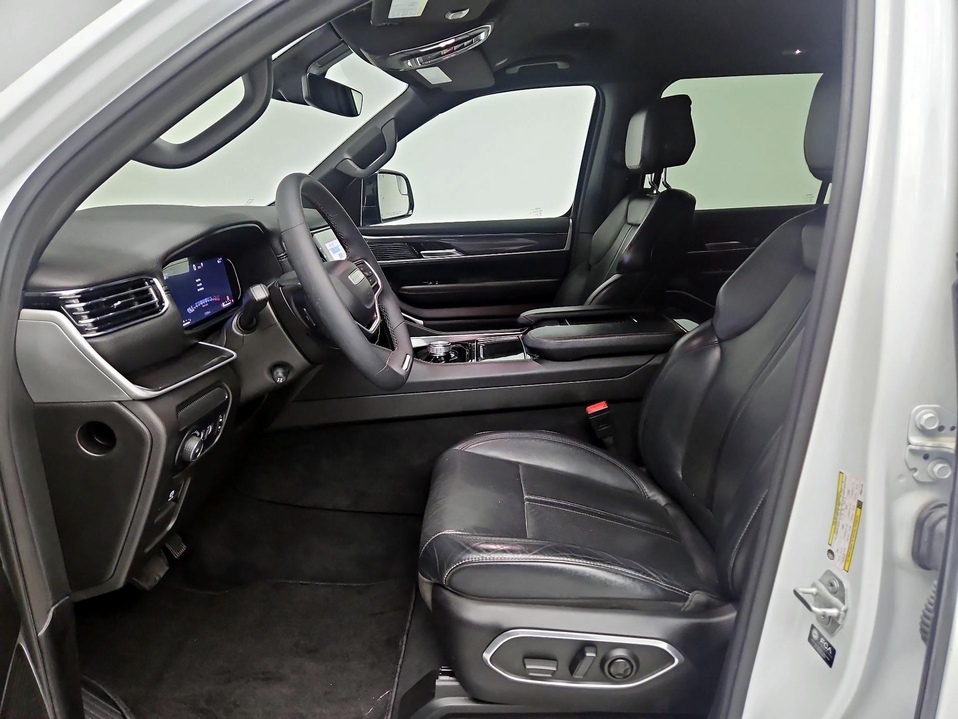 Thumbnail: 2023 Jeep Wagoneer - 11