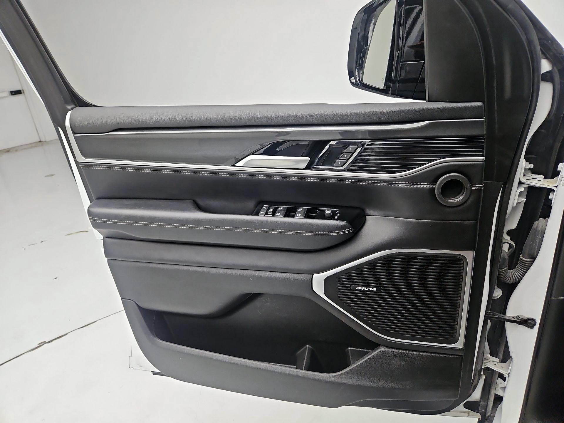 Thumbnail: 2023 Jeep Wagoneer - 12