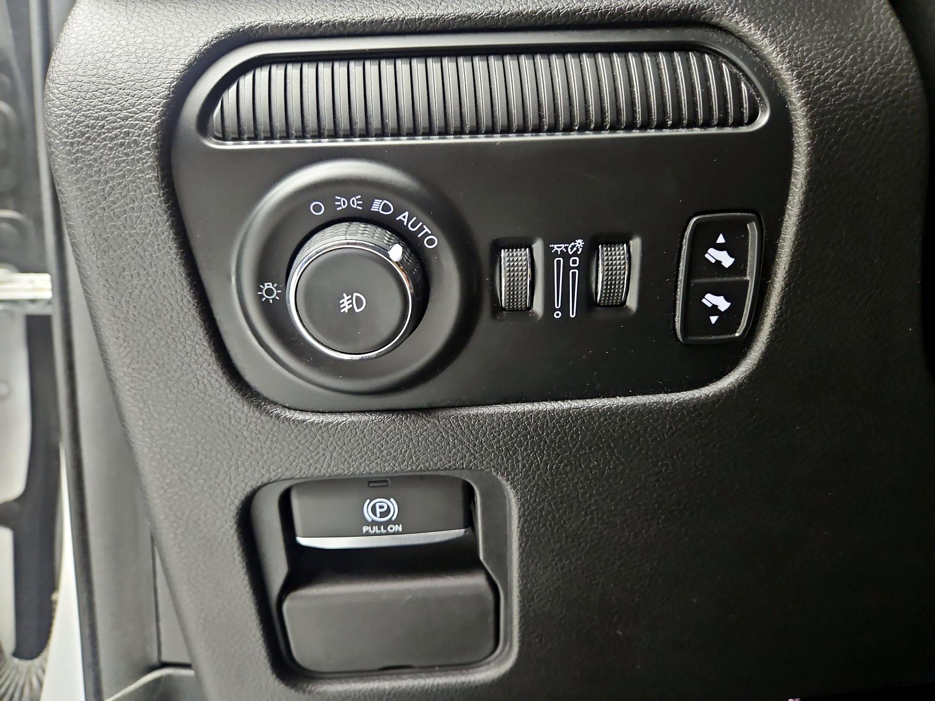 Thumbnail: 2023 Jeep Wagoneer - 13