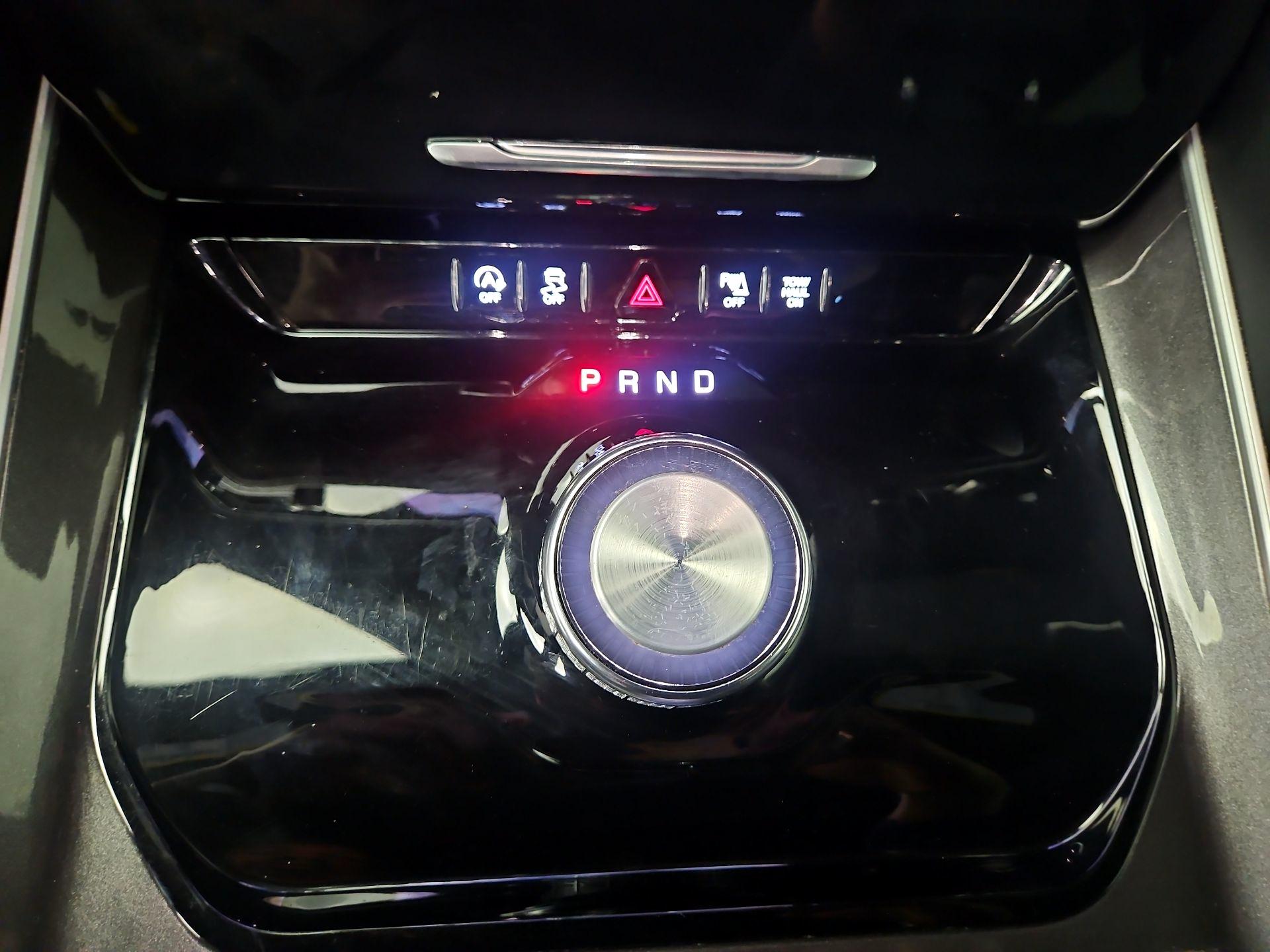 Thumbnail: 2023 Jeep Wagoneer - 18