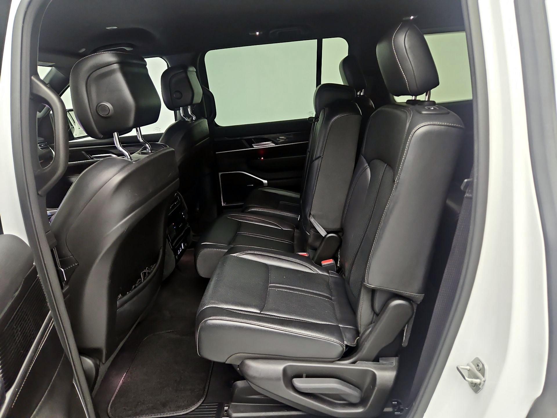 Thumbnail: 2023 Jeep Wagoneer - 20