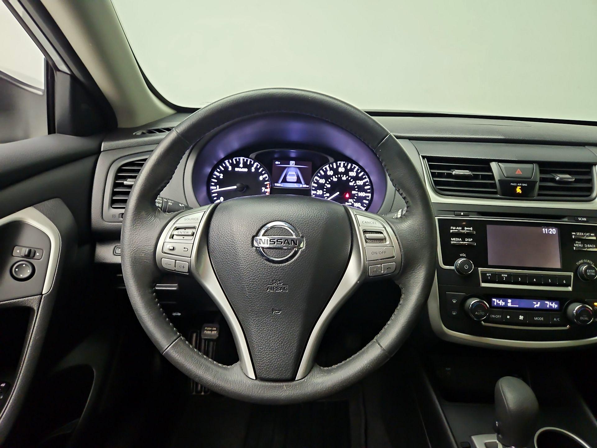 Thumbnail: 2017 Nissan Altima - 10