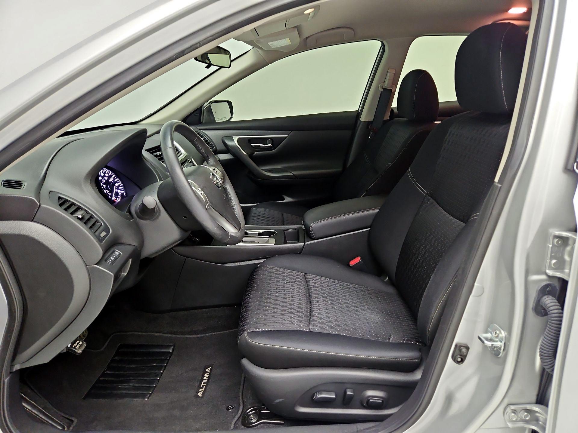 Thumbnail: 2017 Nissan Altima - 11