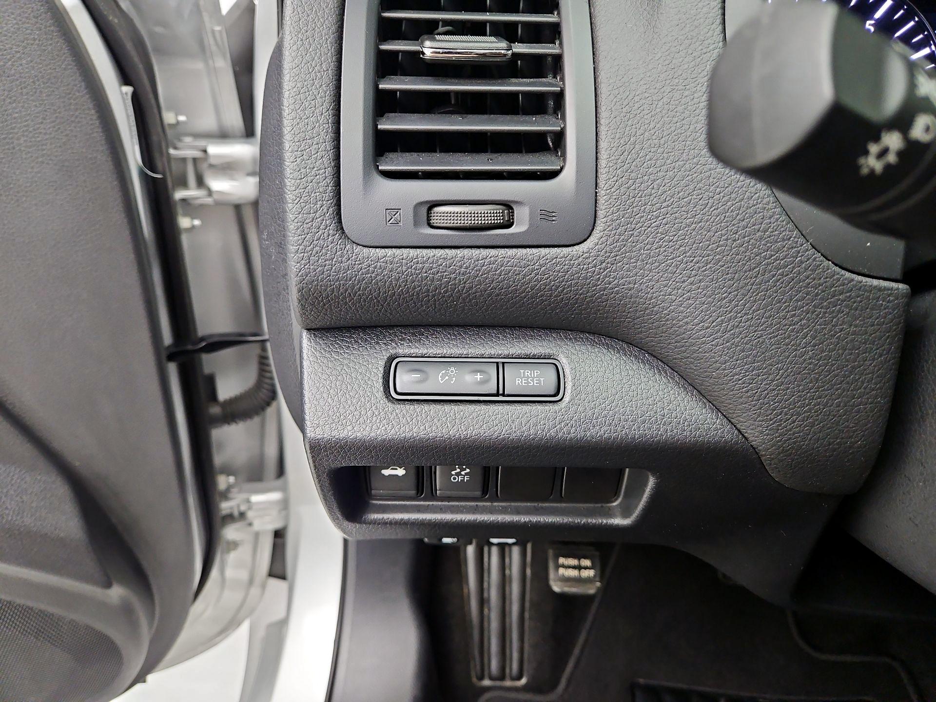 Thumbnail: 2017 Nissan Altima - 13