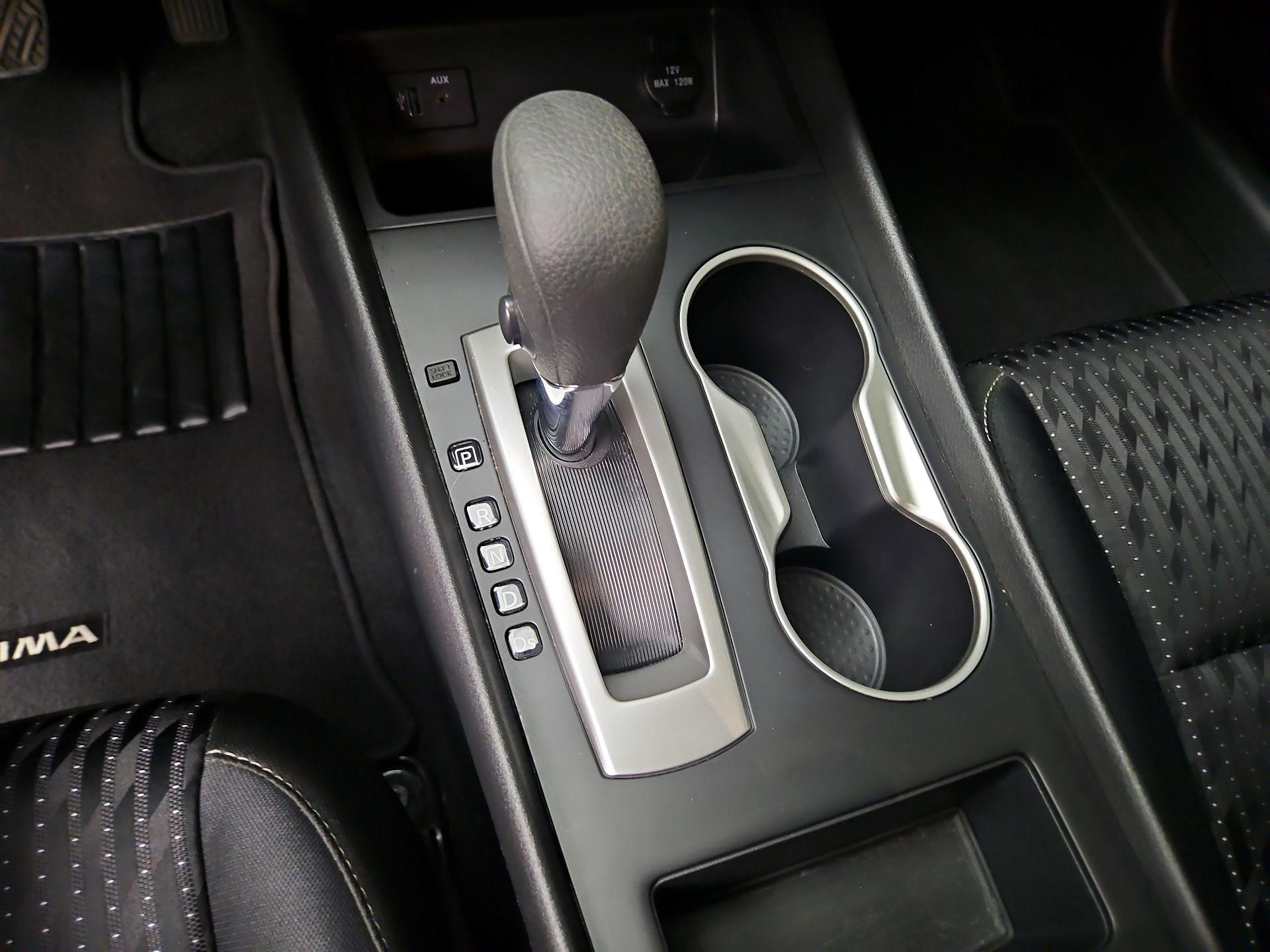 Thumbnail: 2017 Nissan Altima - 17