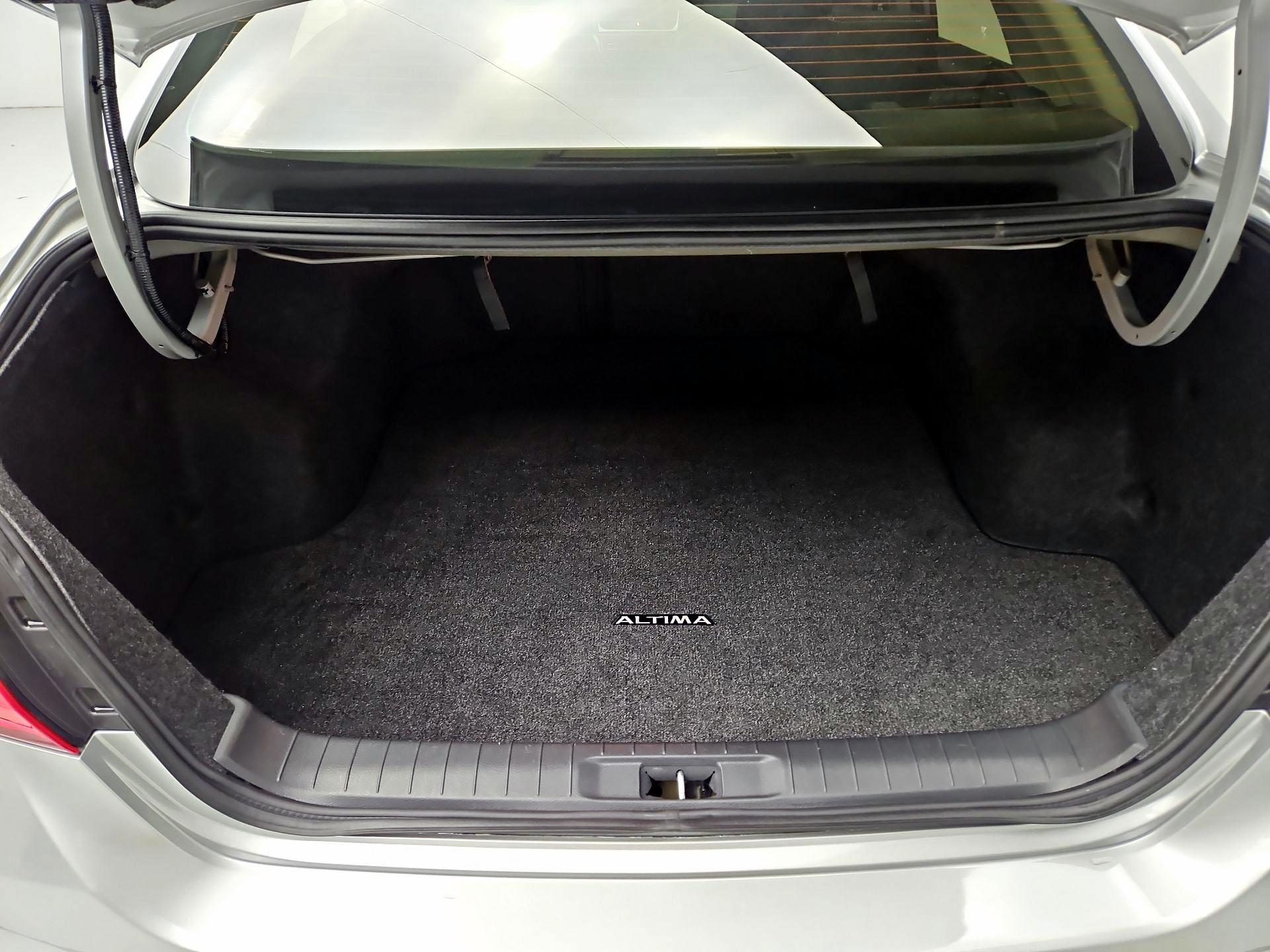 Thumbnail: 2017 Nissan Altima - 20